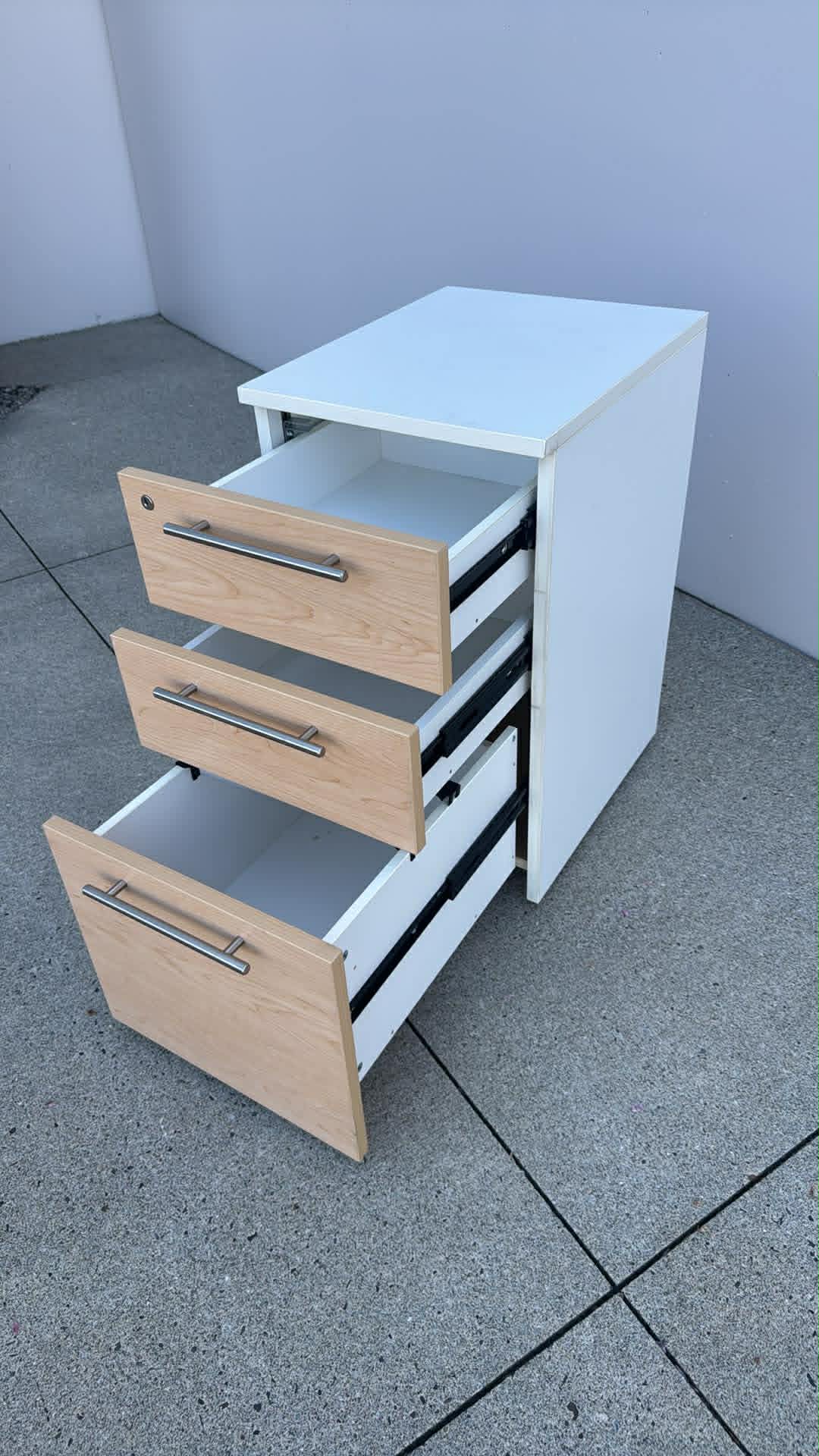 3-Drawer Mobile Pedestal – White / Maple