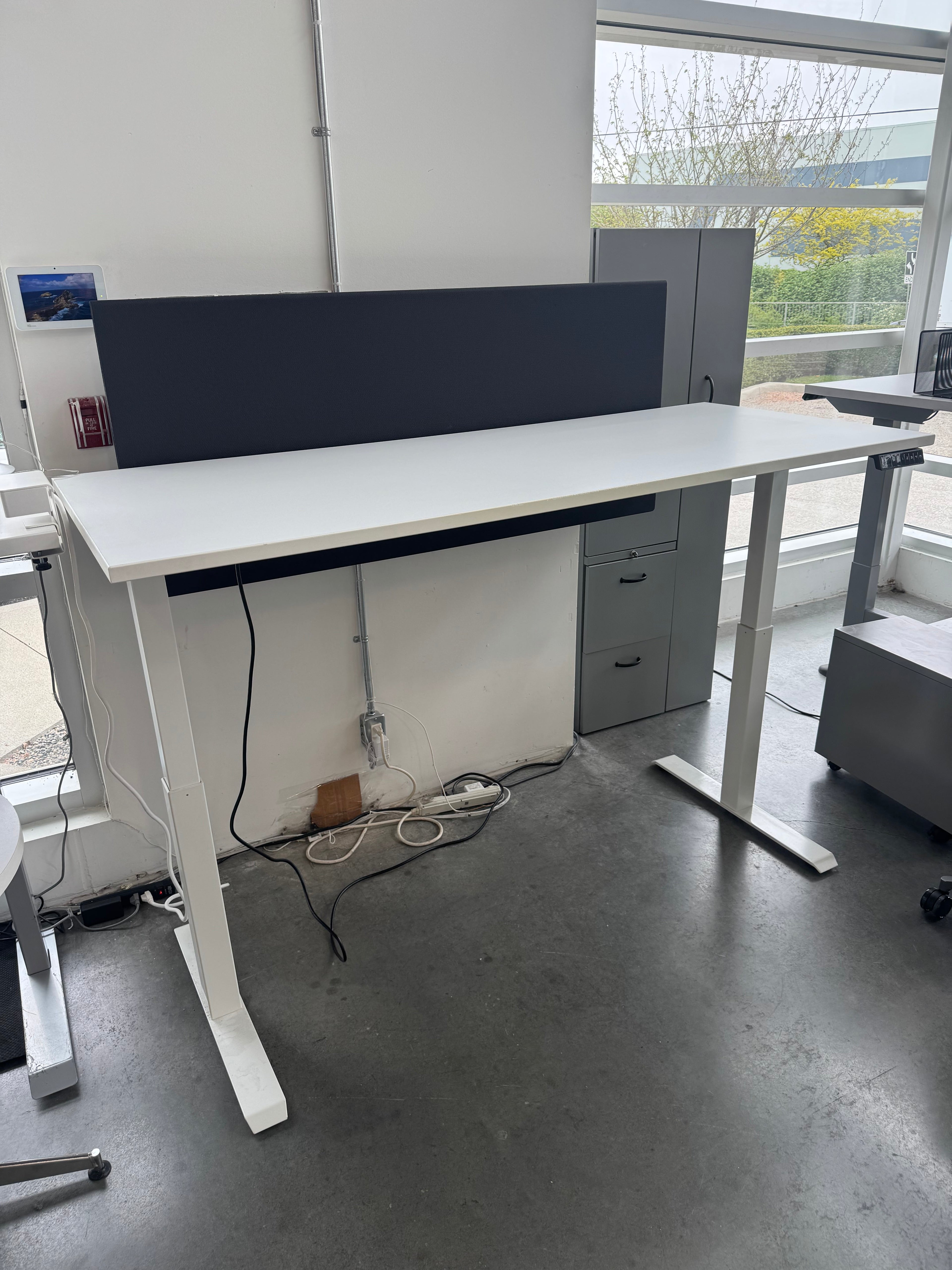 AMQ by Steelcase Sit-to-Stand Desk