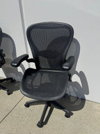 Herman Miller Aeron Chair – Size C (Large) NEW ARMPADS