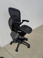 Herman Miller Aeron Chair – Size C (Large) NEW ARMPADS