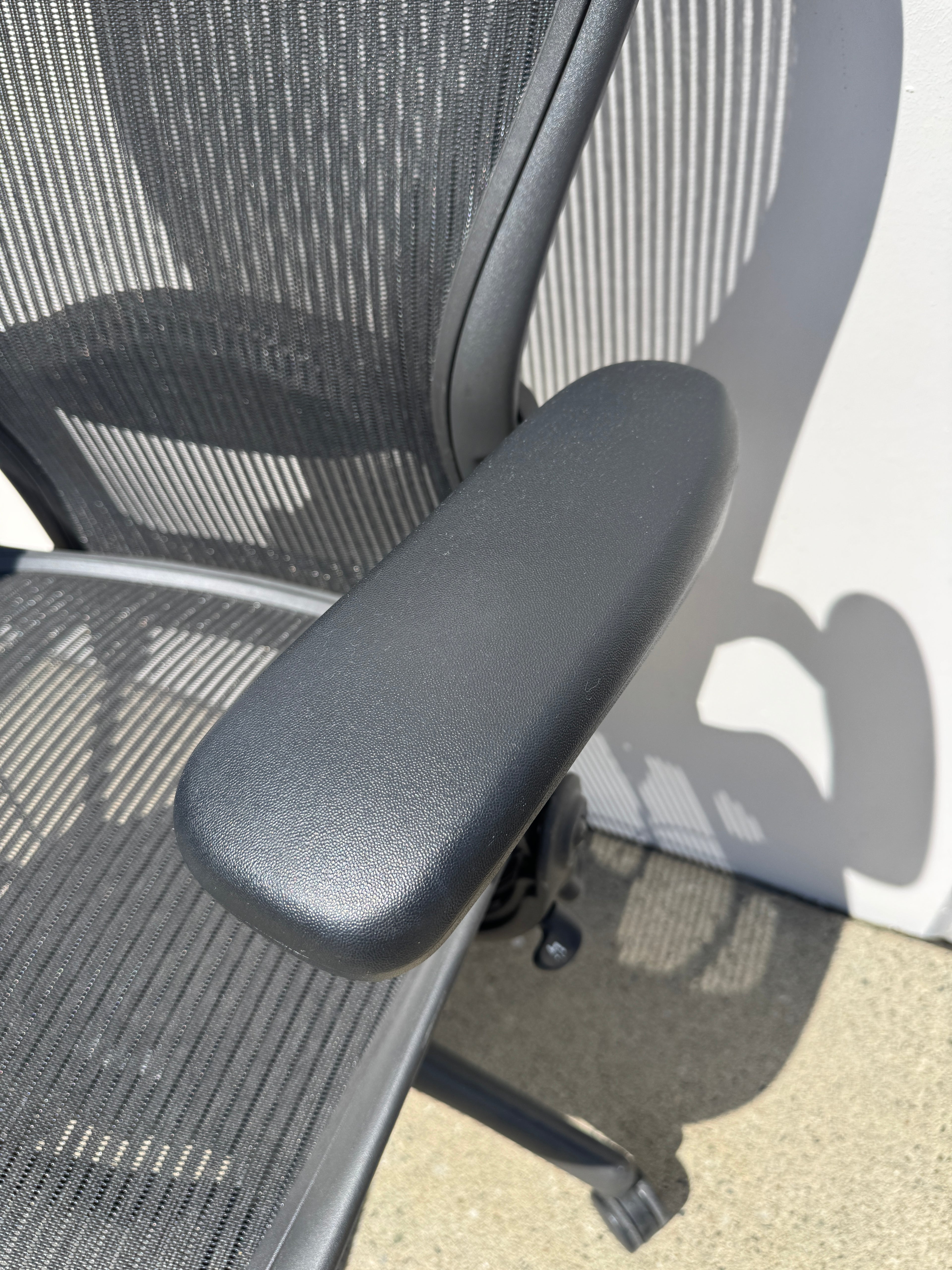 Herman Miller Aeron Chair – Size C (Large)