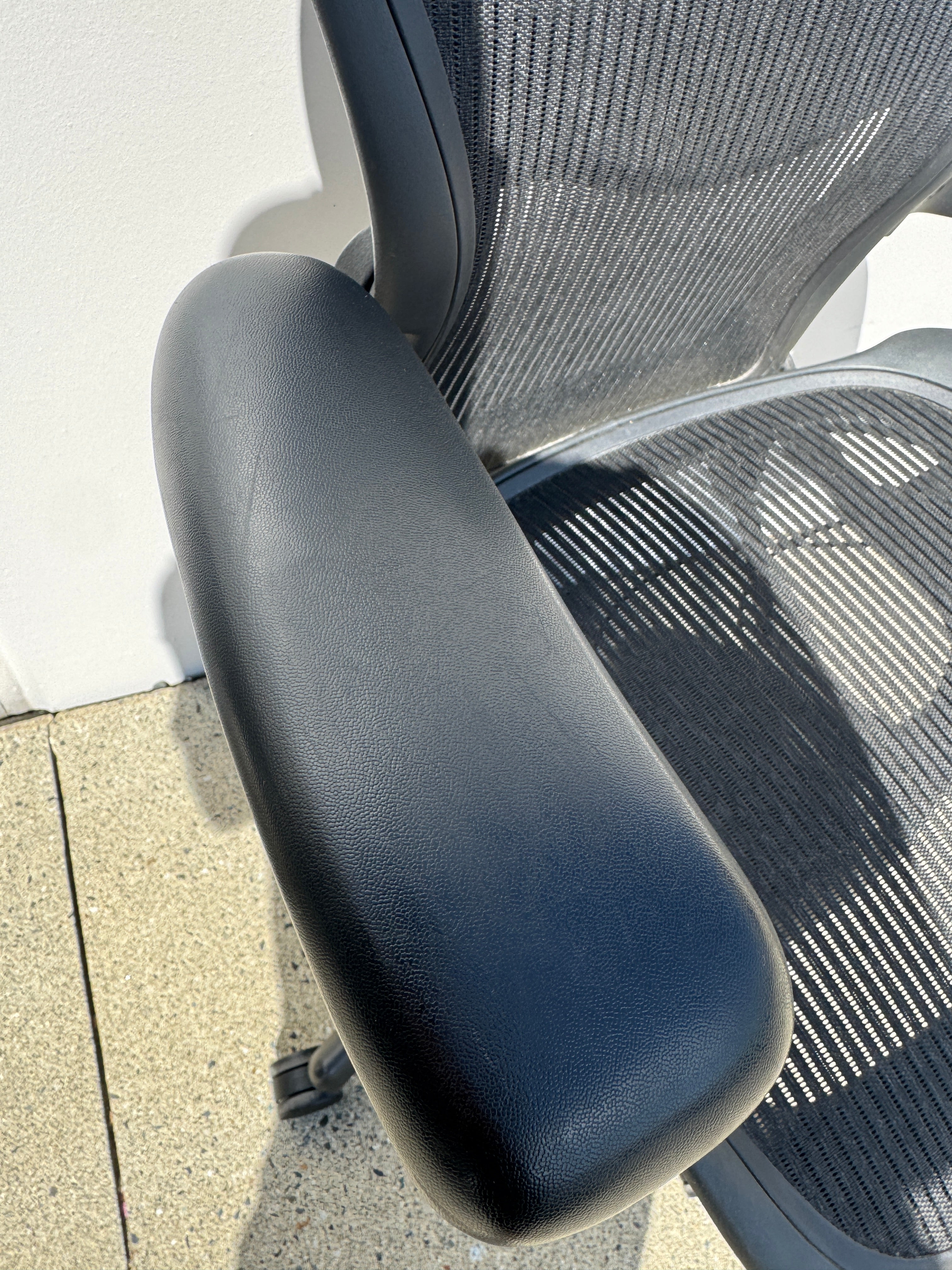 Herman Miller Aeron Chair – Size C (Large)