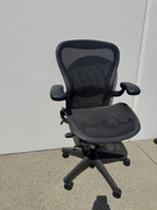Herman Miller Aeron Chair – Size C (Large) NEW ARMPADS