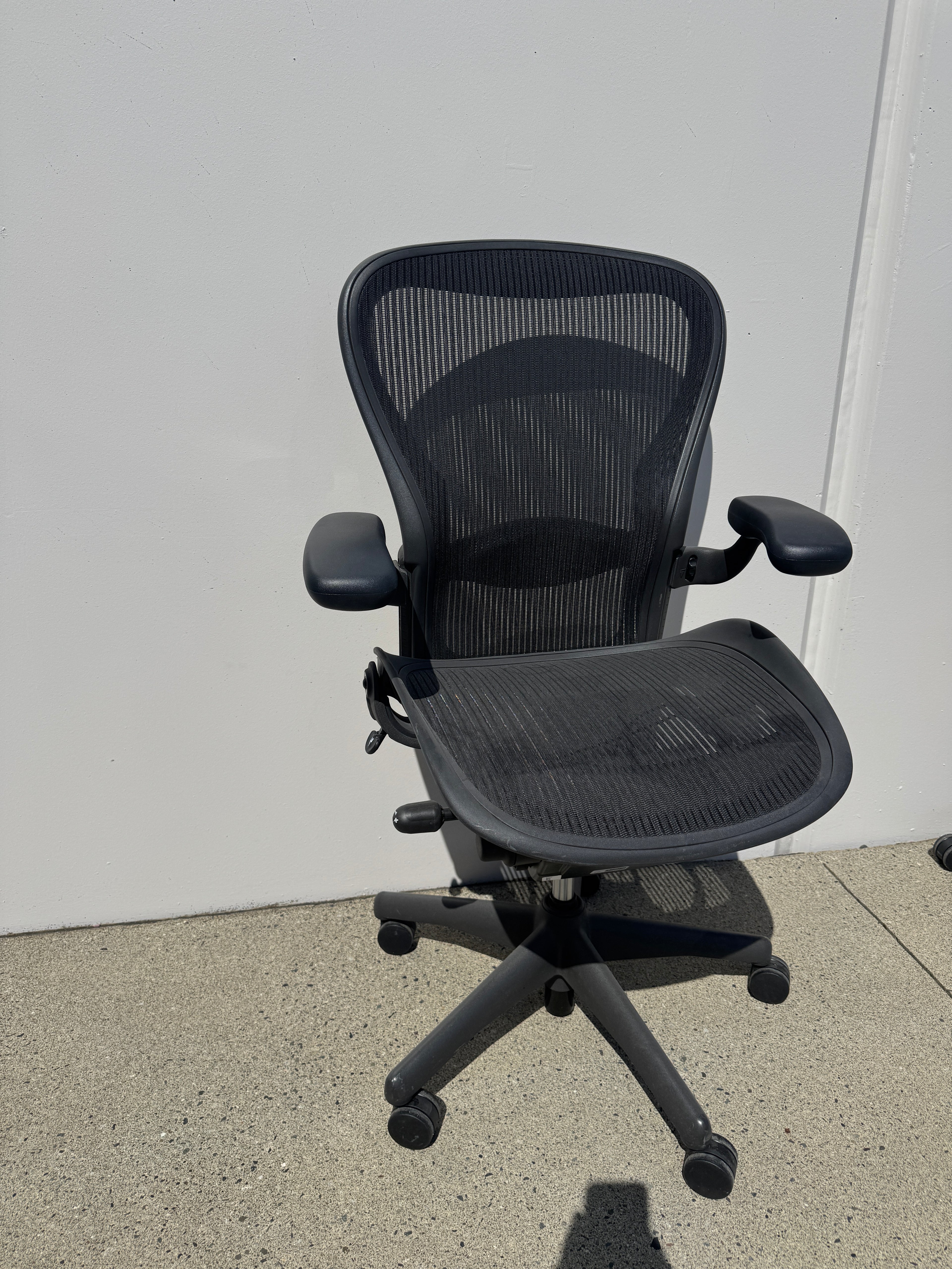 Herman Miller Aeron Chair – Size C (Large)
