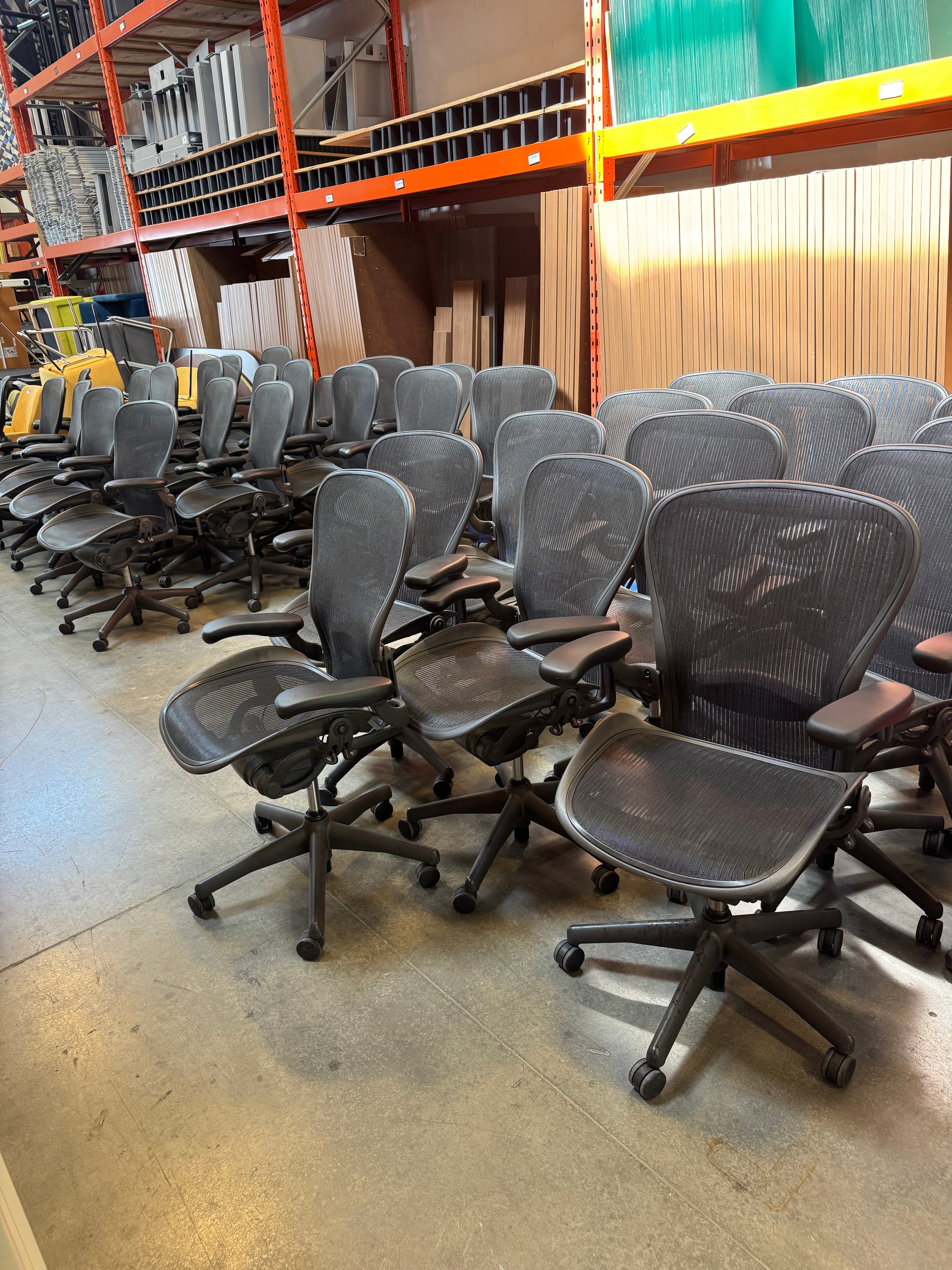 Herman Miller Aeron Chair – Size C (Large) NEW ARMPADS