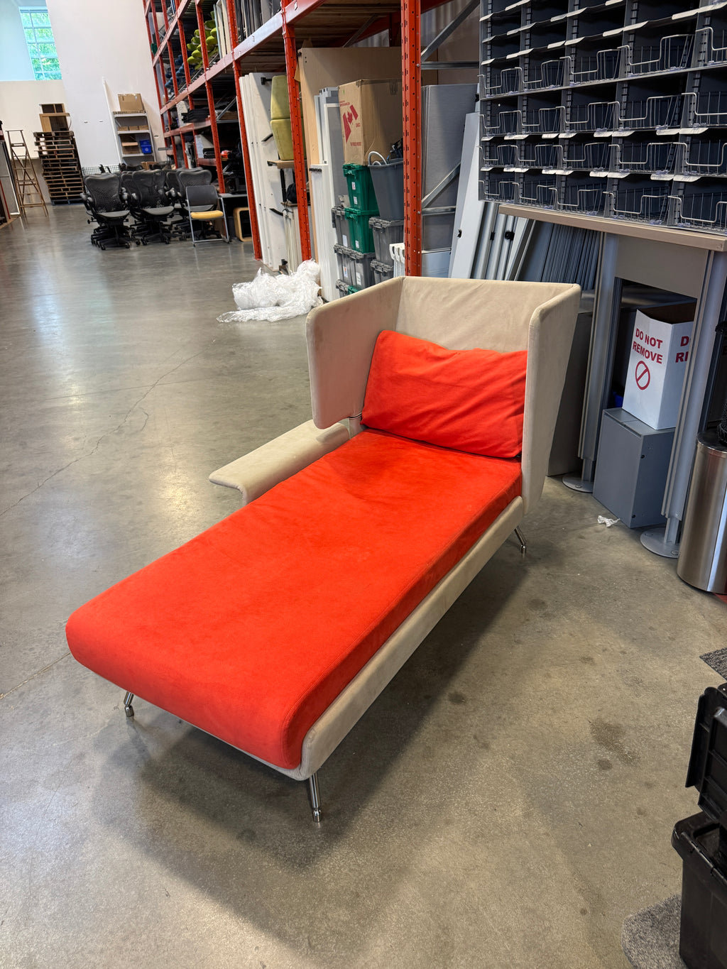 KnollStudio High-Back Privacy Chaise / Daybed Lounge Chair