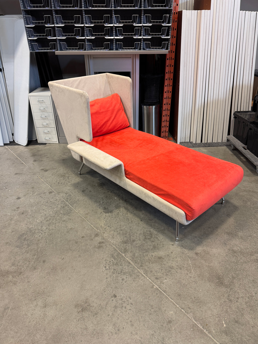 KnollStudio High-Back Privacy Chaise / Daybed Lounge Chair