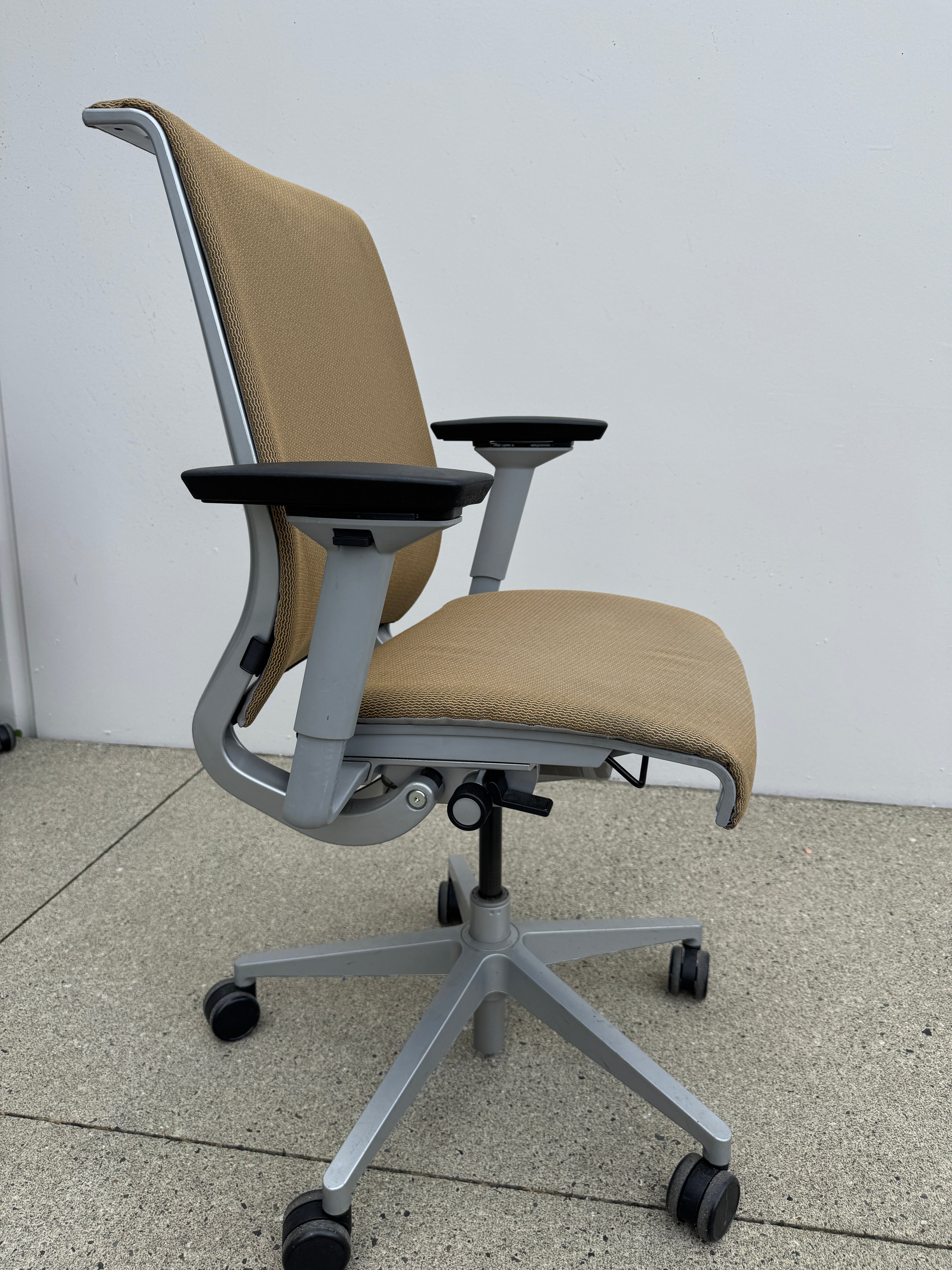 Steelcase Think V1 Ergonomic Office Chair