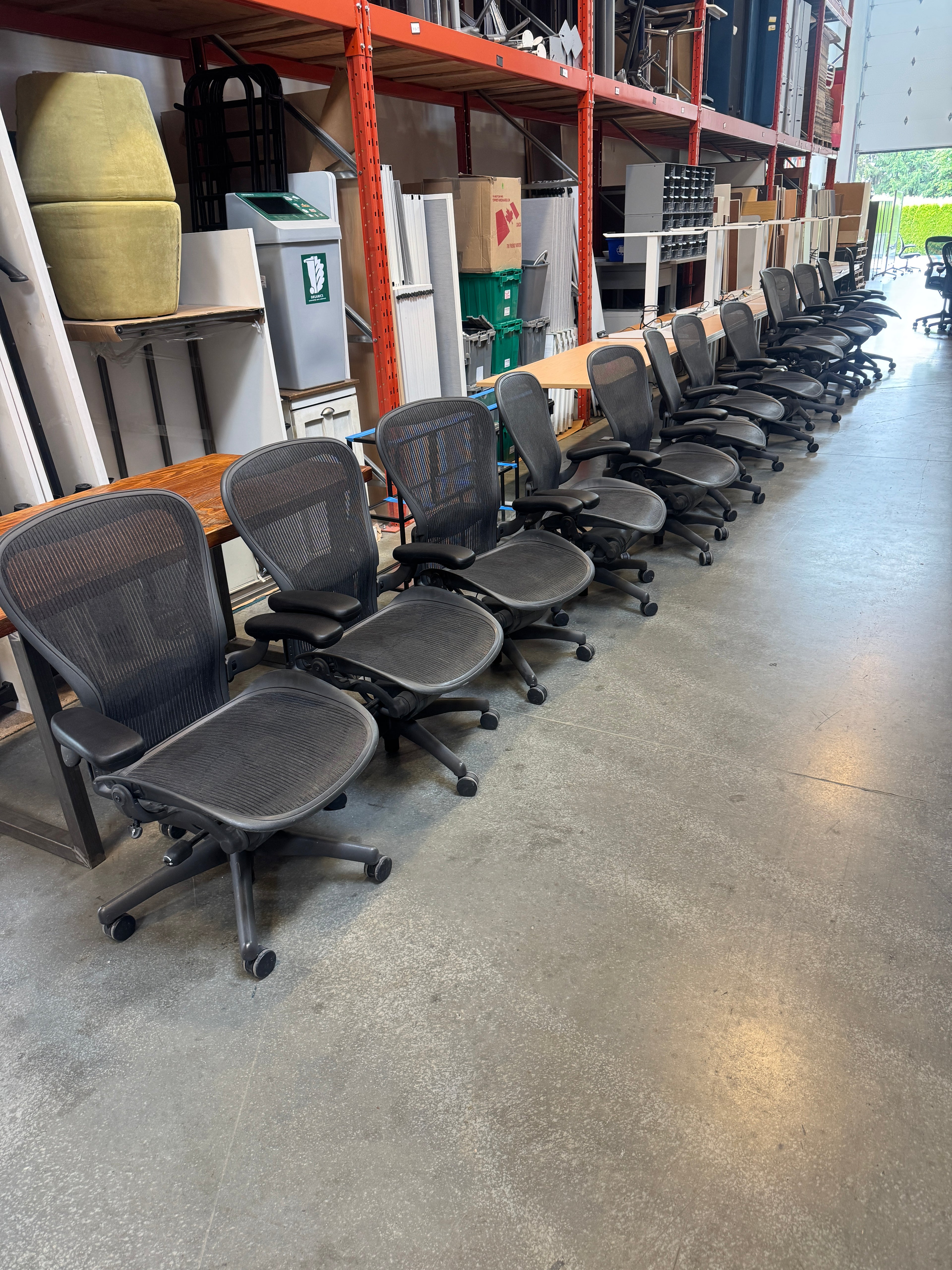 Herman Miller Aeron Chair – Size C (Large) NEW ARMPADS