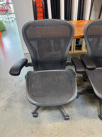 Herman Miller Aeron Chair – Size C (Large) NEW ARMPADS