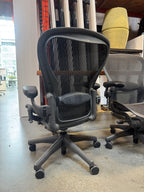Herman Miller Aeron Chair – Size C (Large) NEW ARMPADS