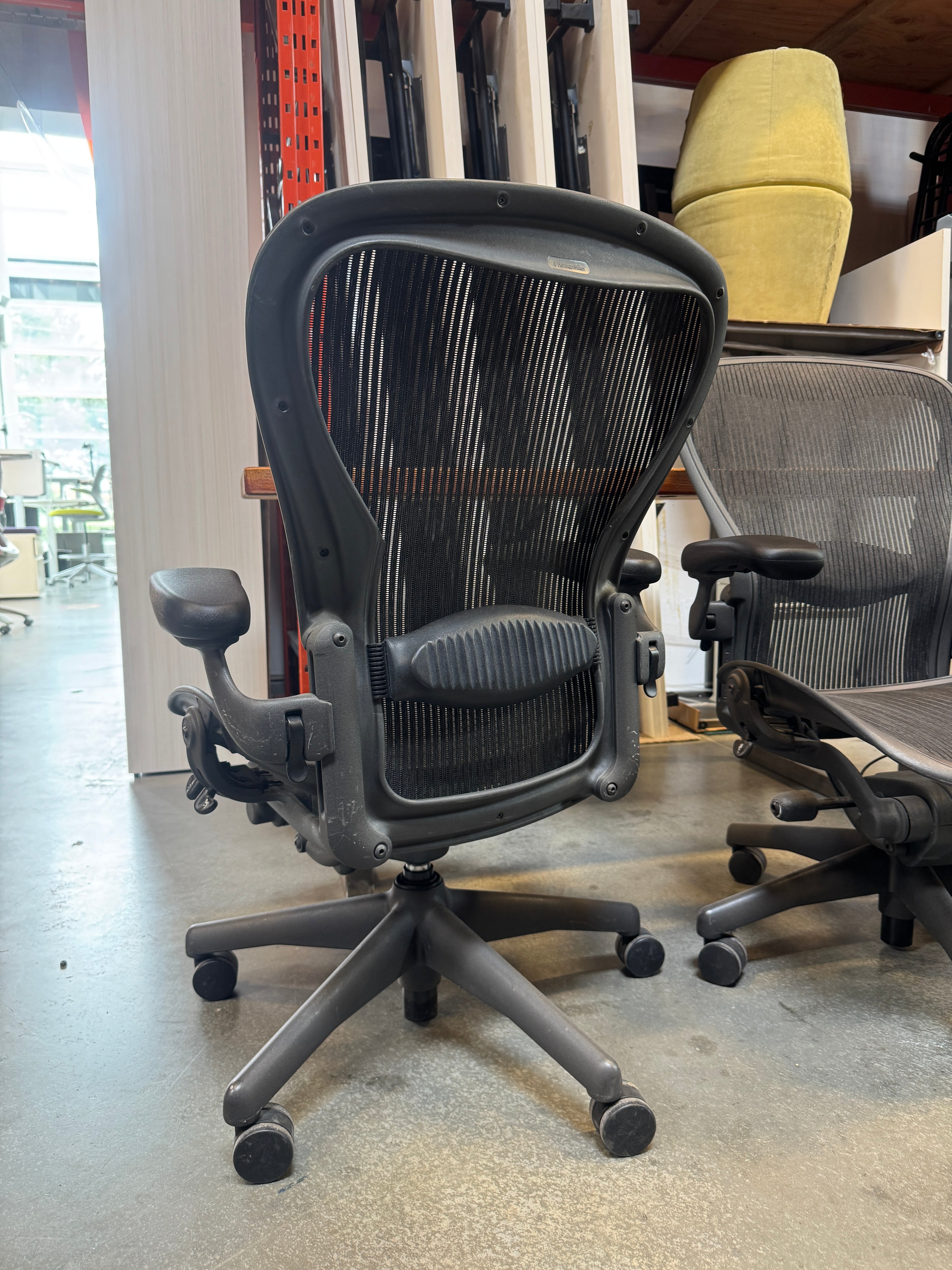Herman Miller Aeron Chair – Size C (Large) NEW ARMPADS