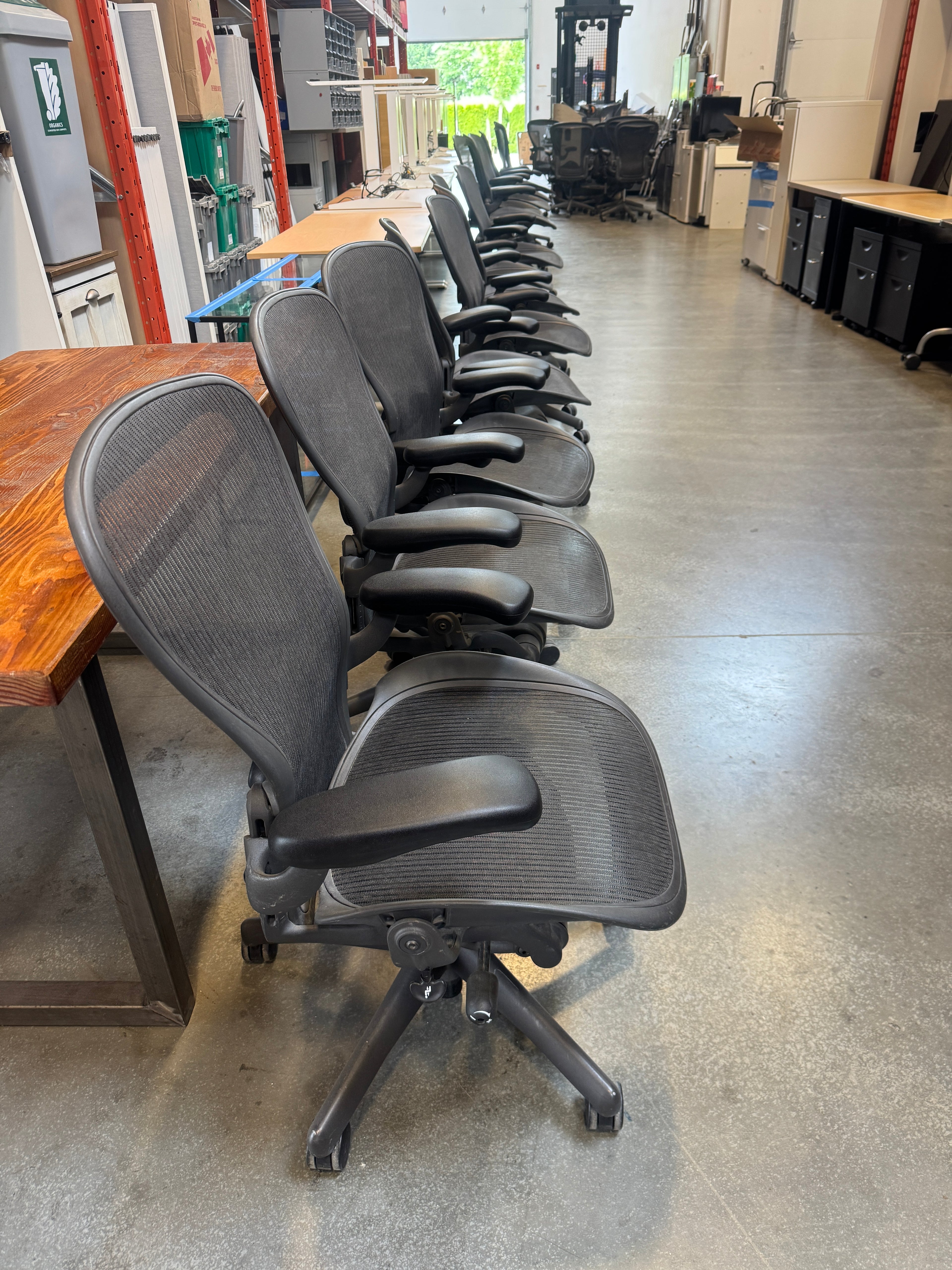 Herman Miller Aeron Chair – Size C (Large) NEW ARMPADS