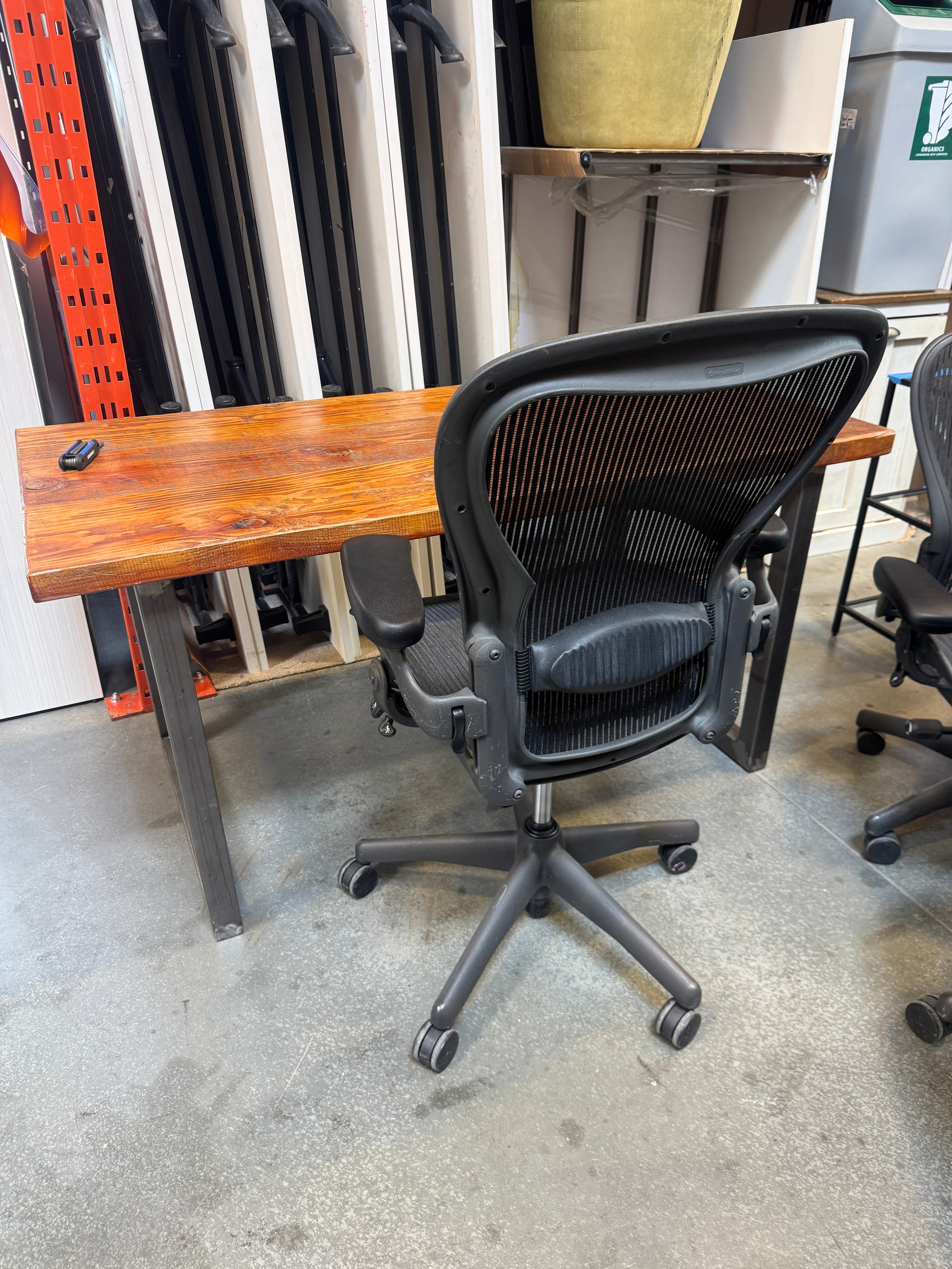 Herman Miller Aeron Chair – Size C (Large) NEW ARMPADS