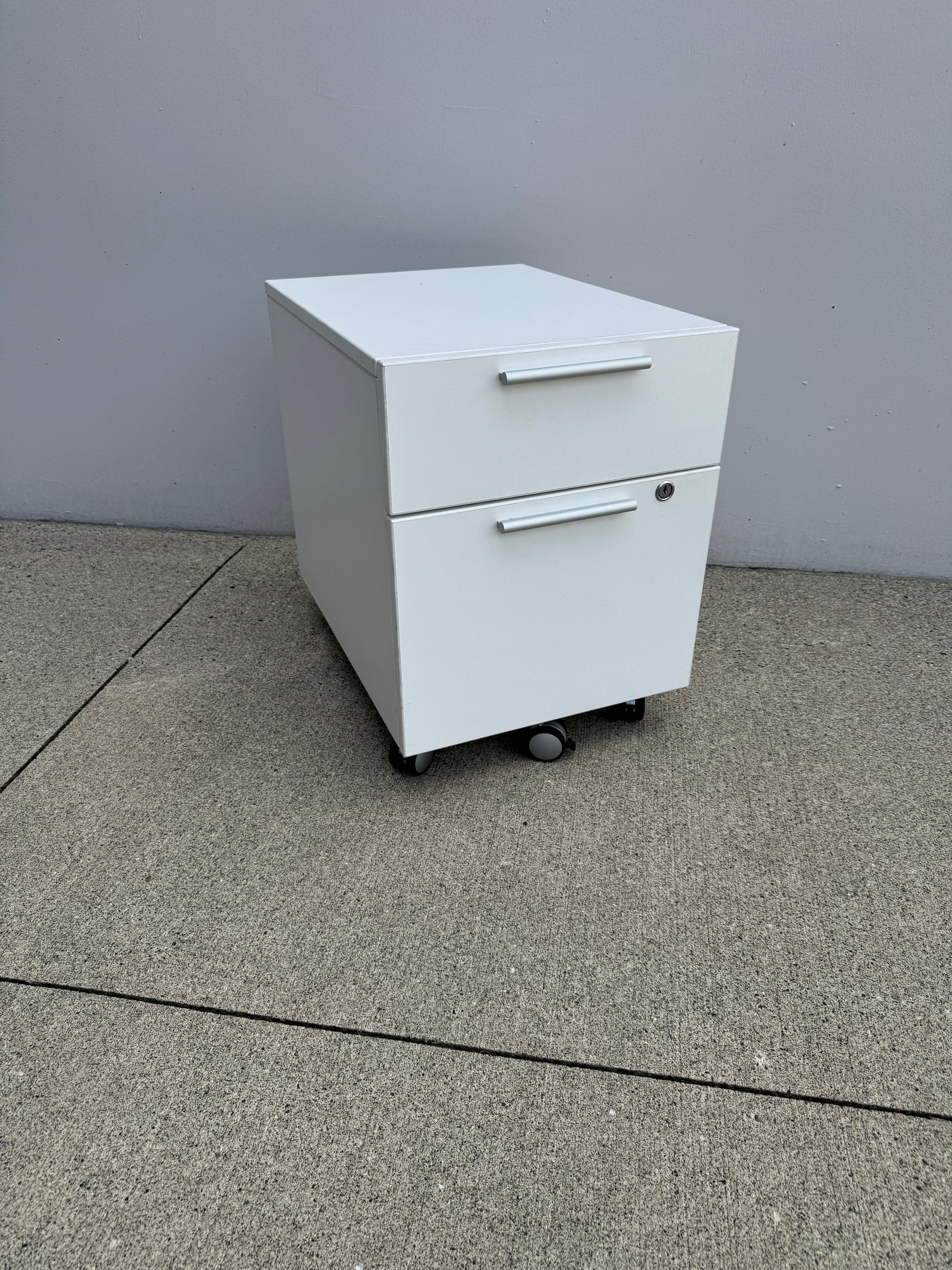 Artoplex Mobile Pedestal – Locking File Cabinet with Key