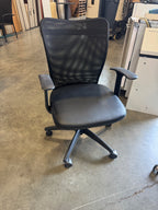 Mesh-Back Task Chair – Black | Adjustable Height & Locking Tilt