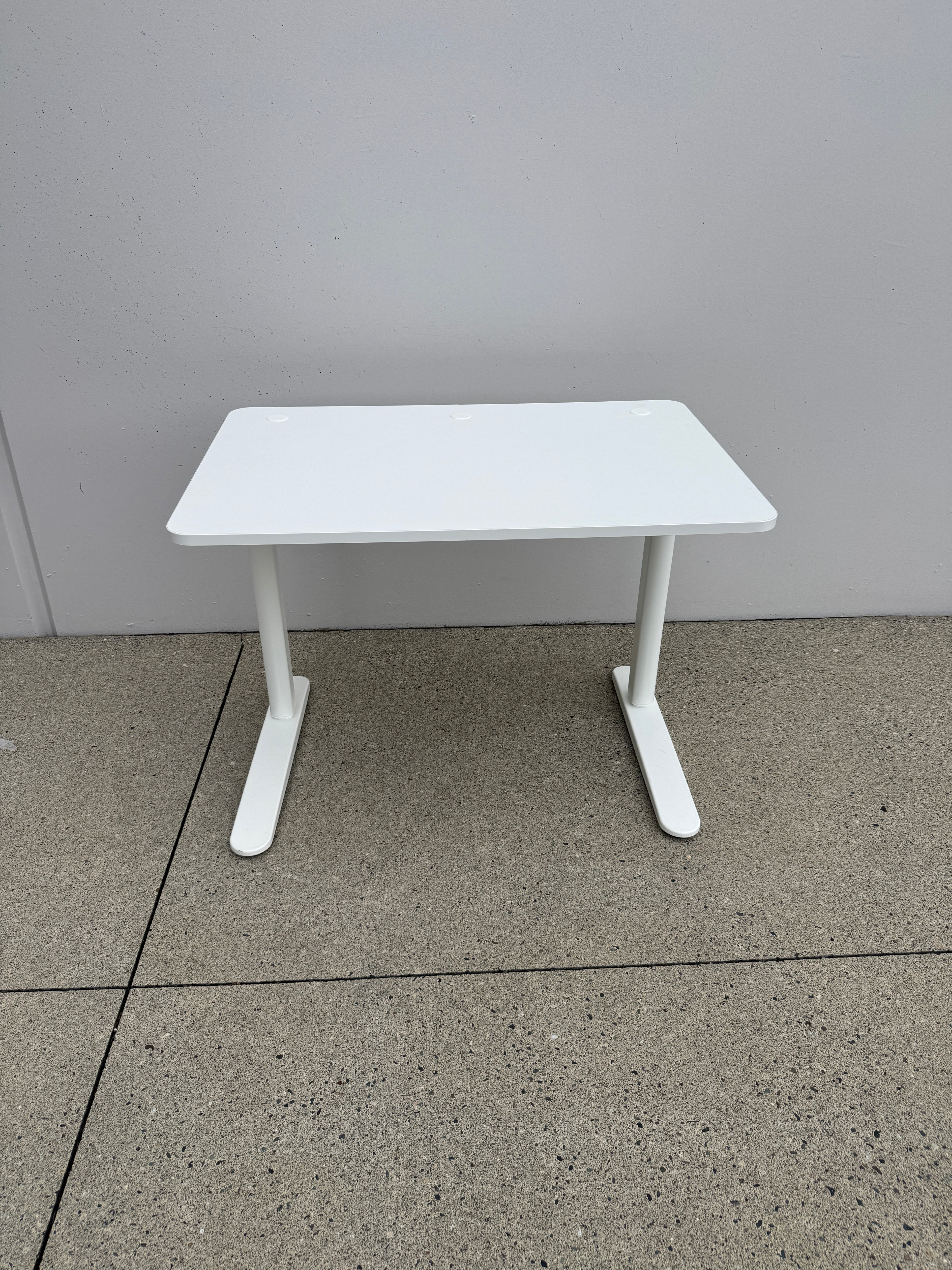 IKEA RELATERA Manual Height Adjustable Desk – White