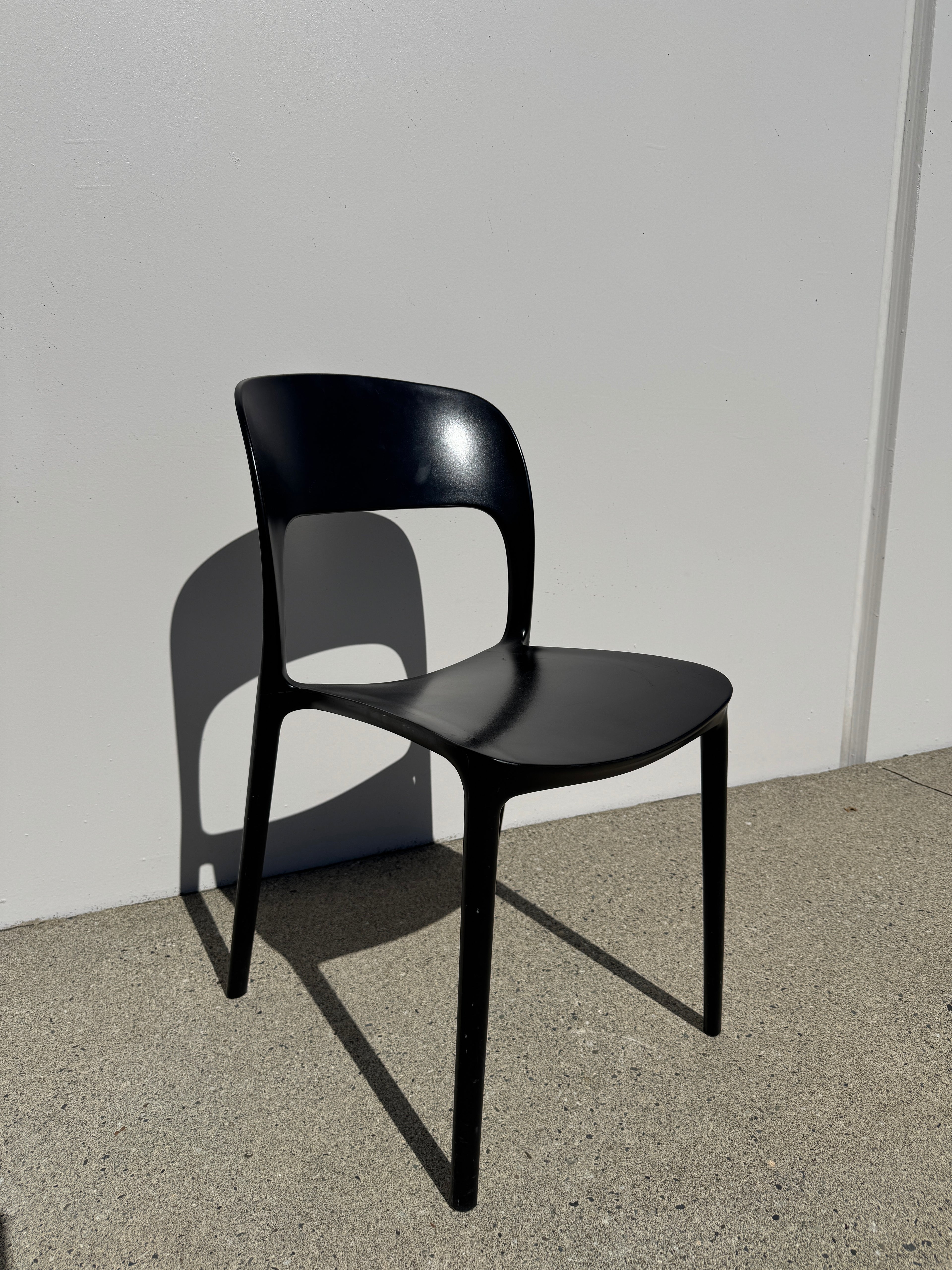 RC Noa Plastic Stacking Chairs – Black