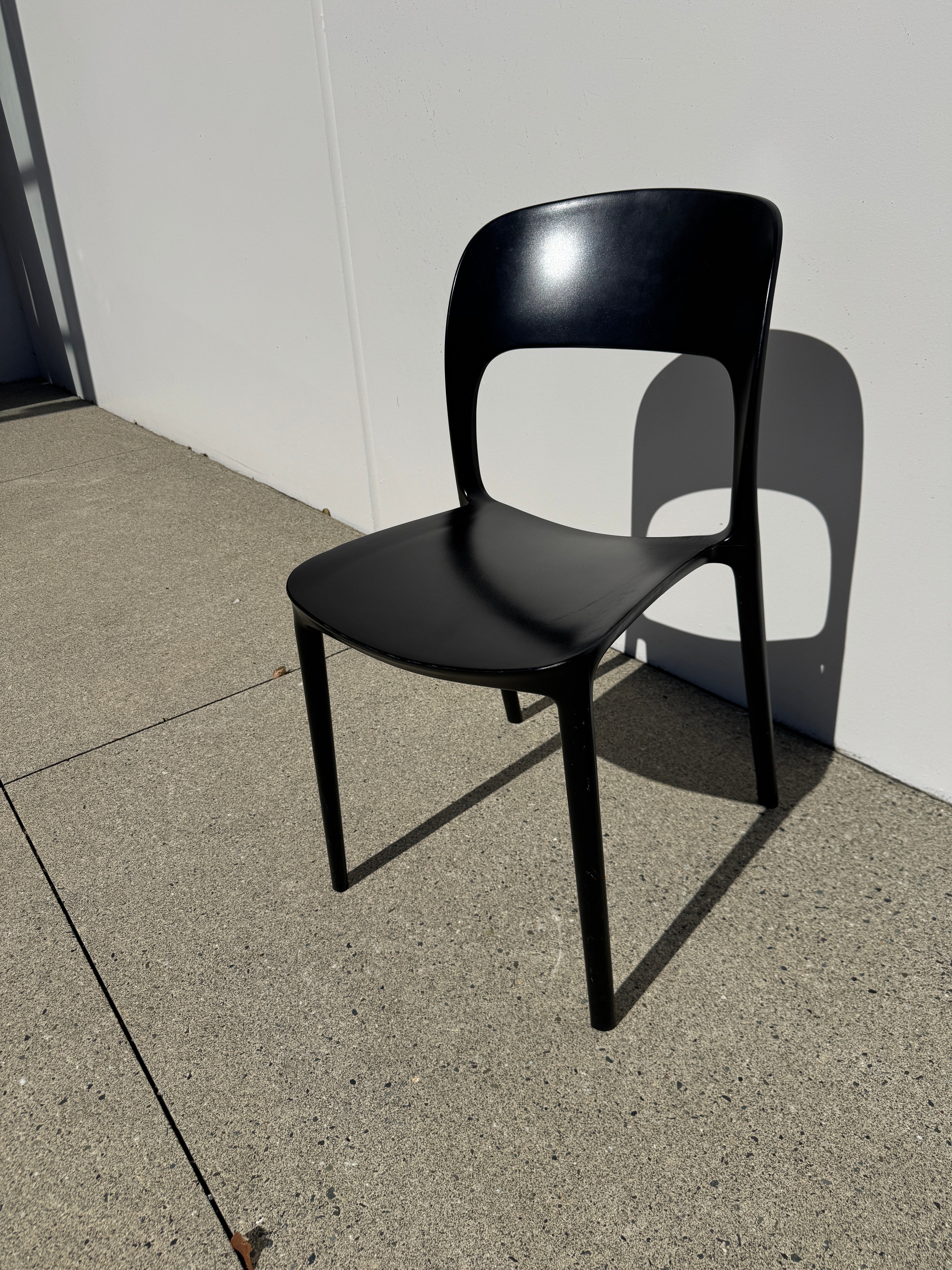 RC Noa Plastic Stacking Chairs – Black