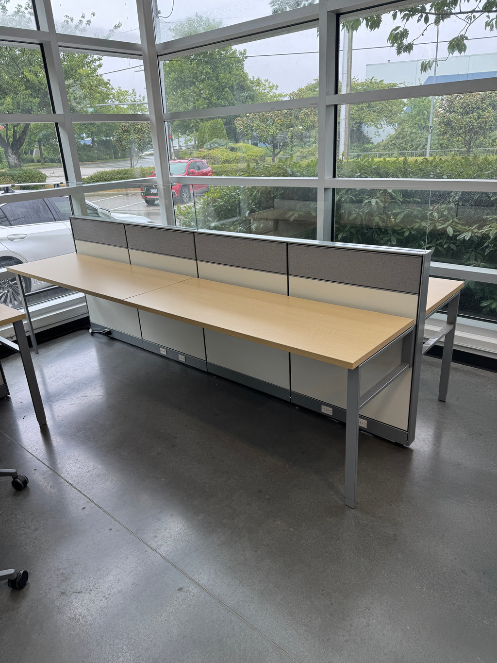 Herman Miller Canvas Open Concept Workstations – 4 Person Pod w/ Glass Privacy