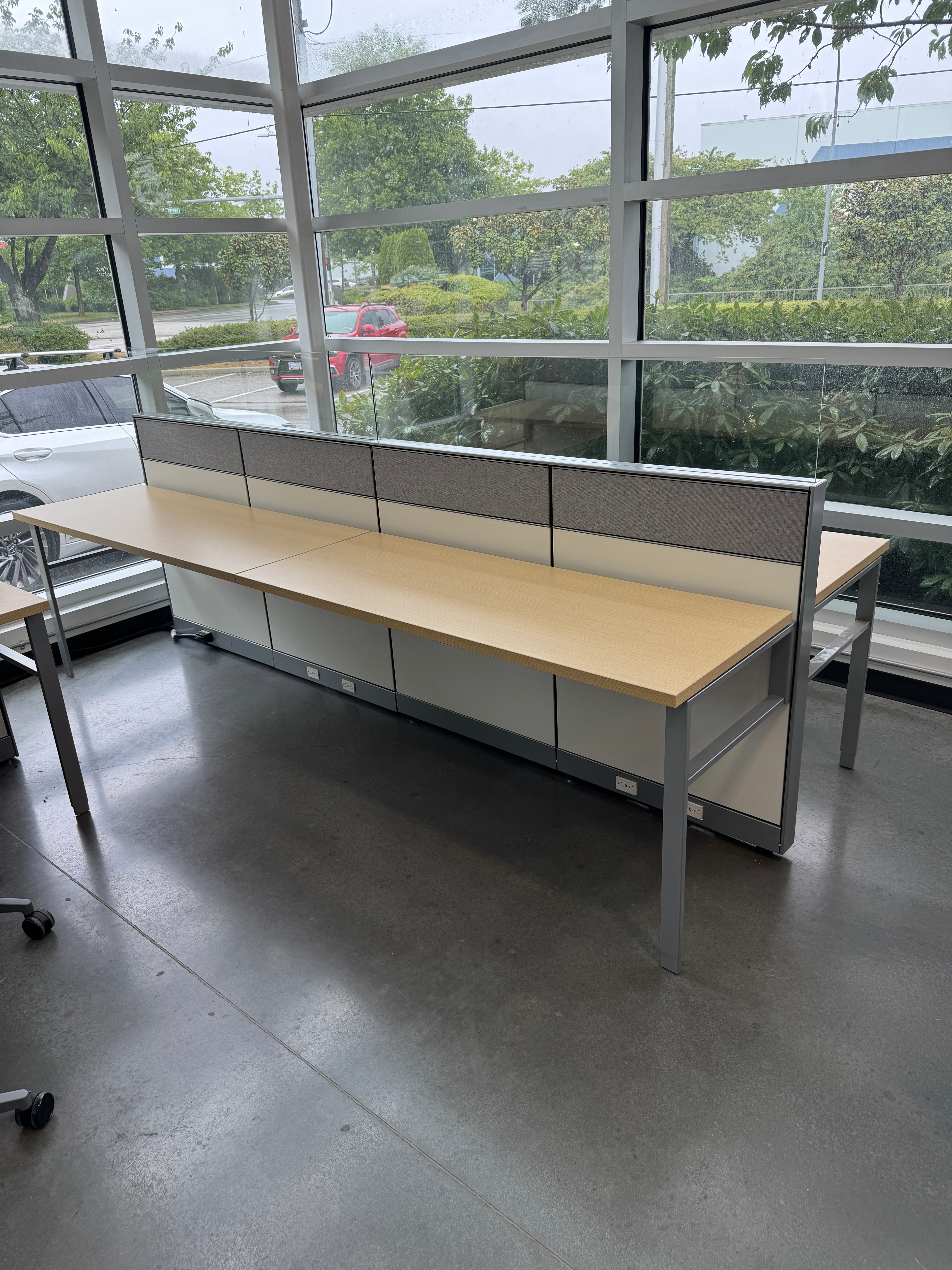 Herman Miller Canvas Open Concept Workstations – 4 Person Pod w/ Glass Privacy