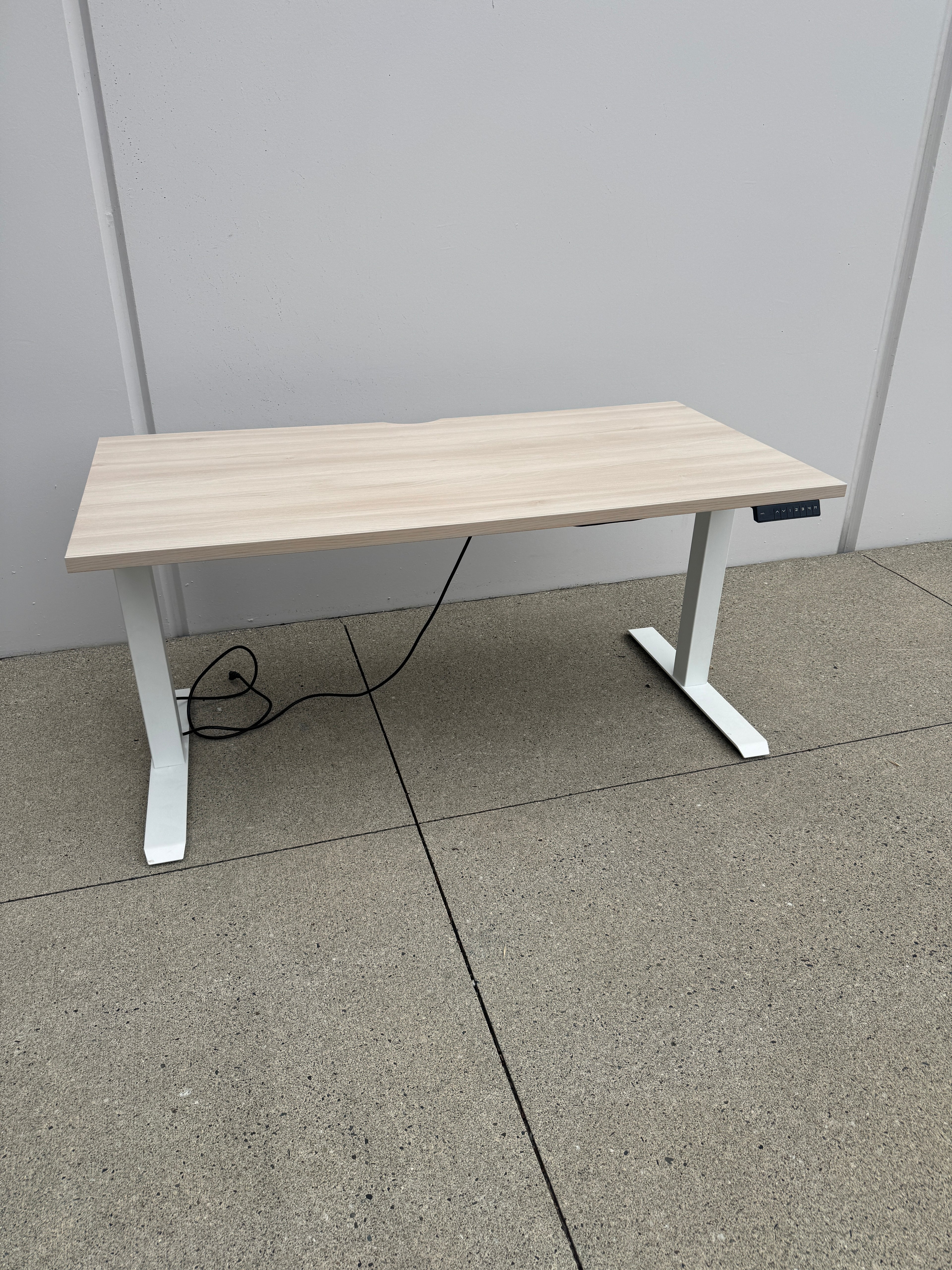 Steelcase AMQ Electric Sit-Stand Desk – 60" x 30" | Optional Privacy Panel