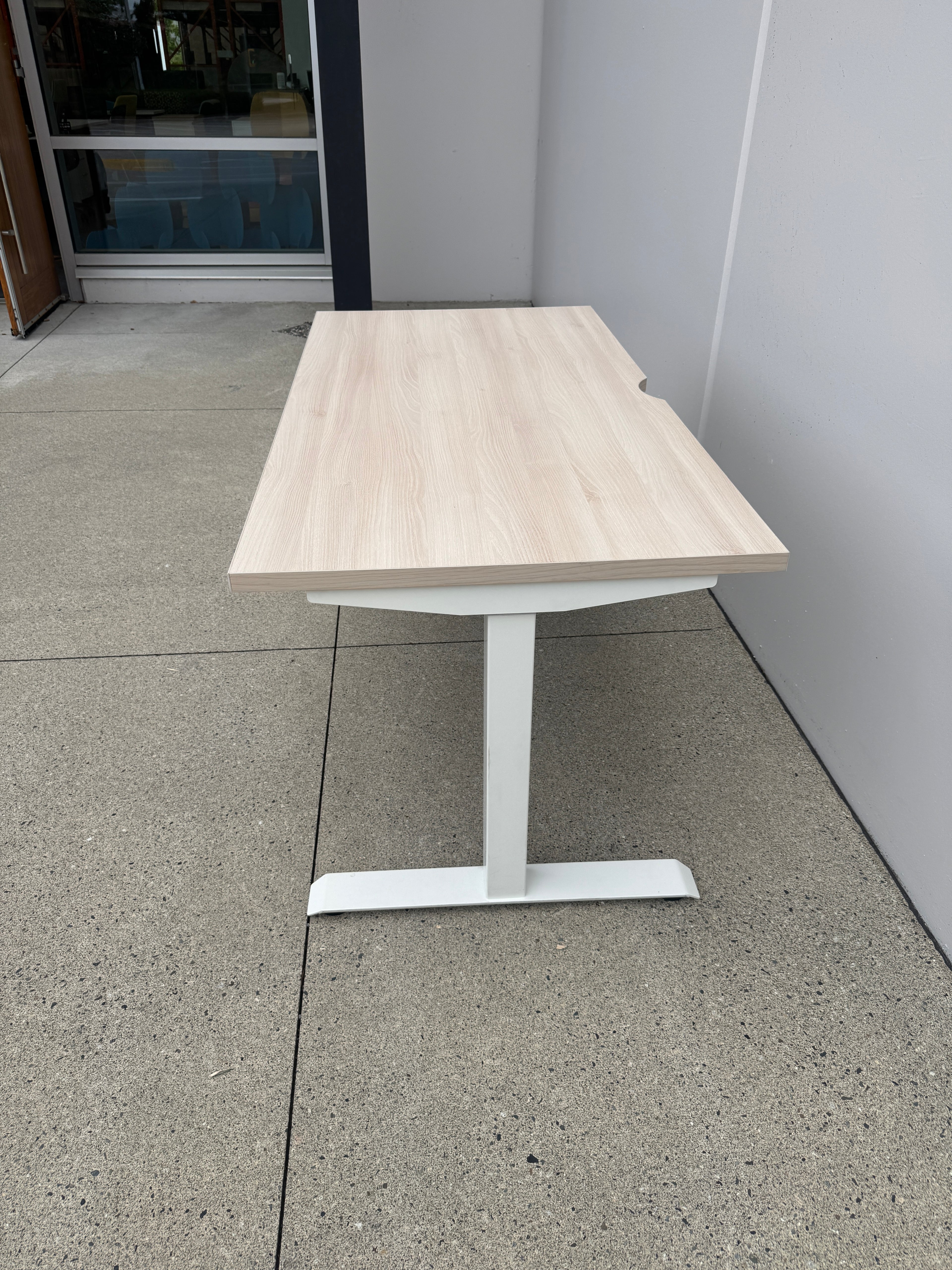 Steelcase AMQ Electric Sit-Stand Desk – 60" x 30" | Optional Privacy Panel