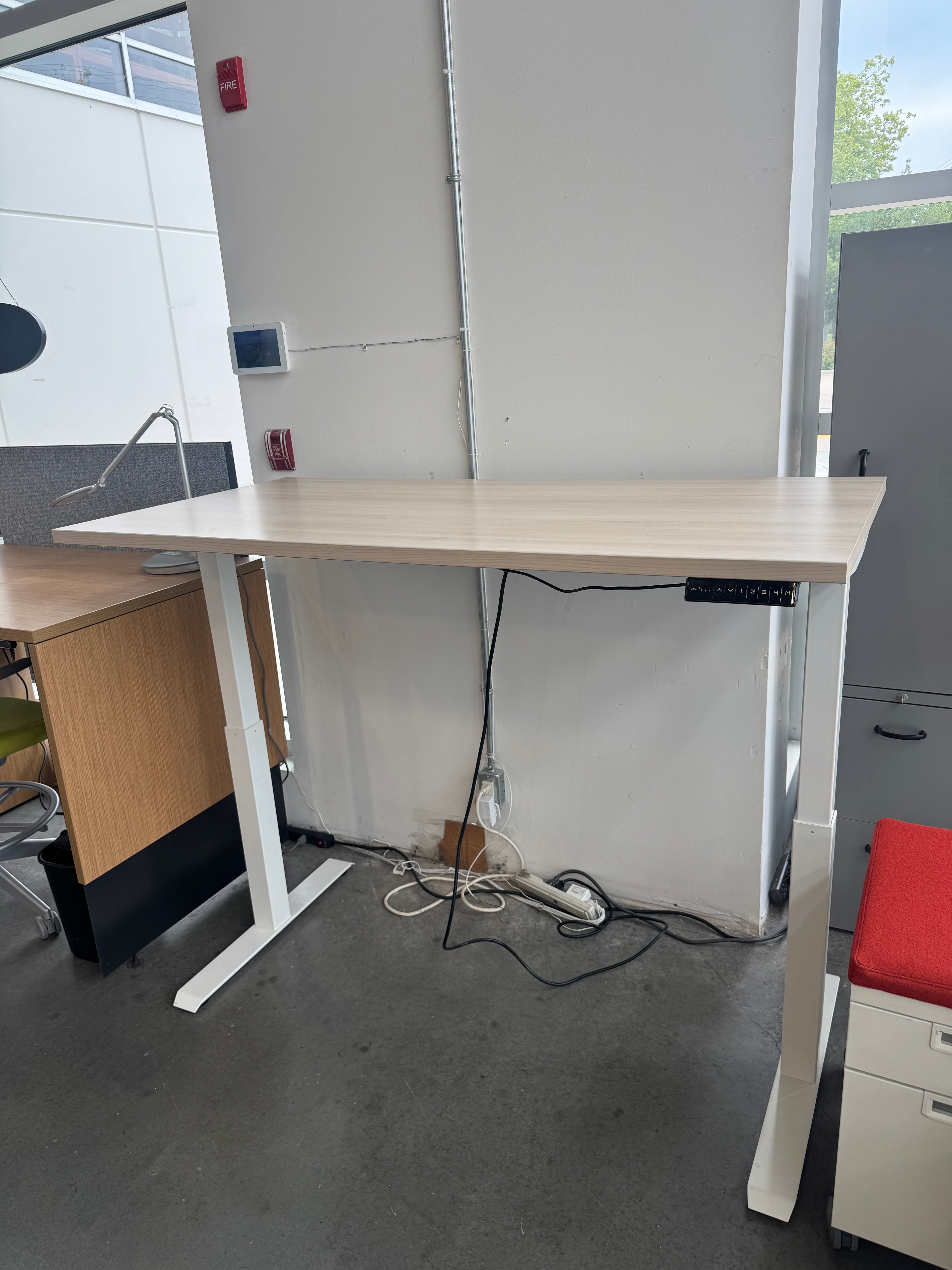 Steelcase AMQ Electric Sit-Stand Desk – 60" x 30" | Optional Privacy Panel