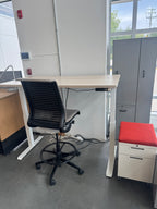 Steelcase AMQ Electric Sit-Stand Desk – 60" x 30" | Optional Privacy Panel