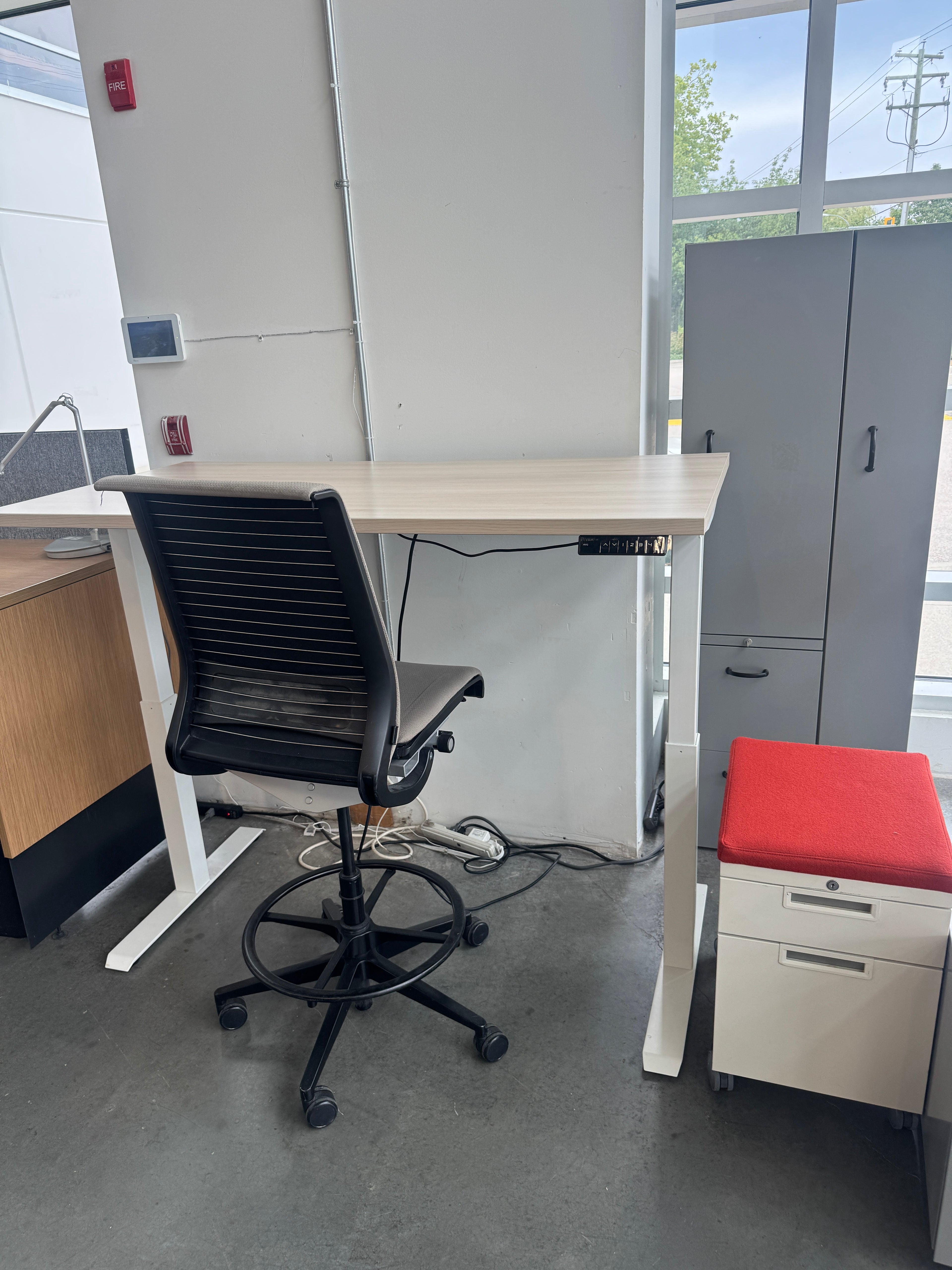 Steelcase AMQ Electric Sit-Stand Desk – 60" x 30" | Optional Privacy Panel