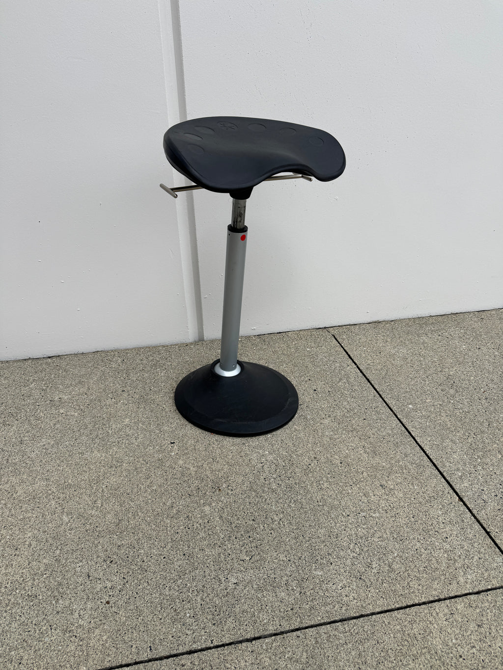 Focal Upright Pivot Active Standing Stool