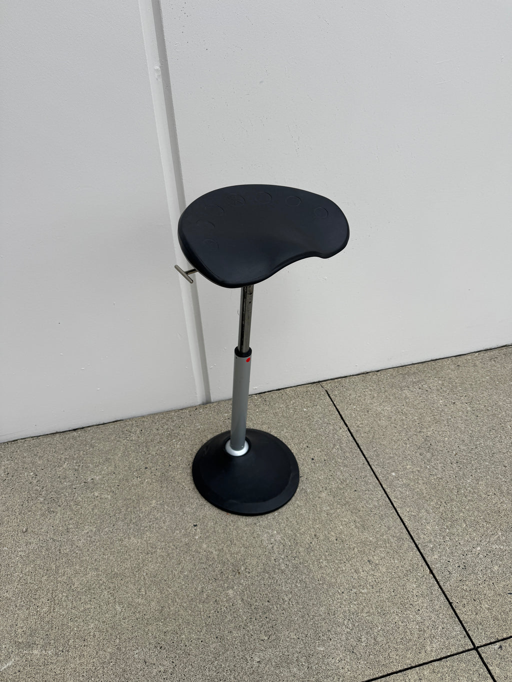 Focal Upright Pivot Active Standing Stool