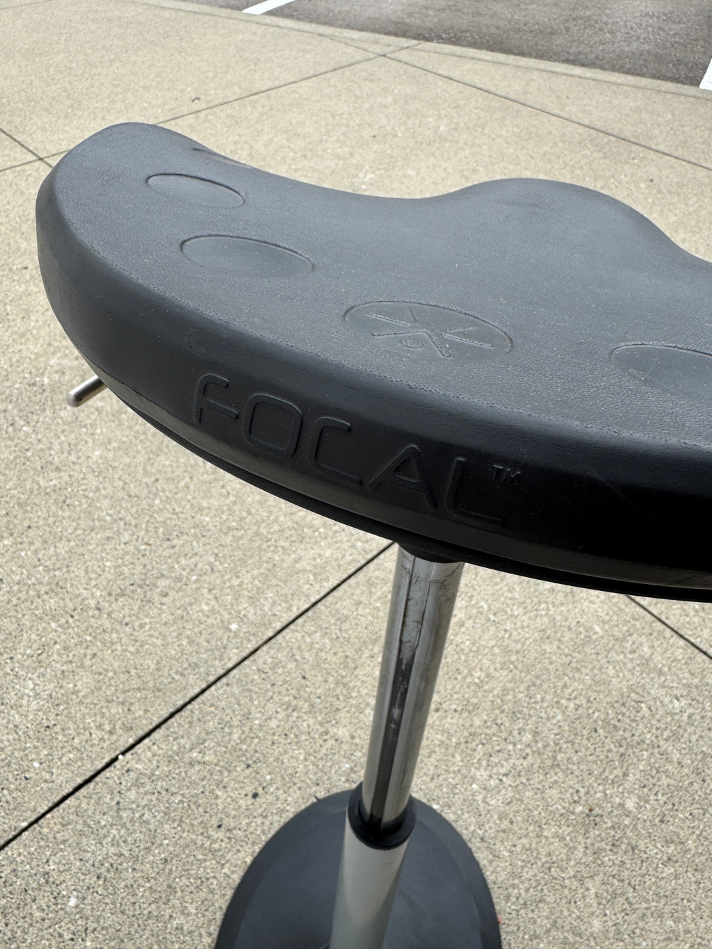 Focal Upright Pivot Active Standing Stool