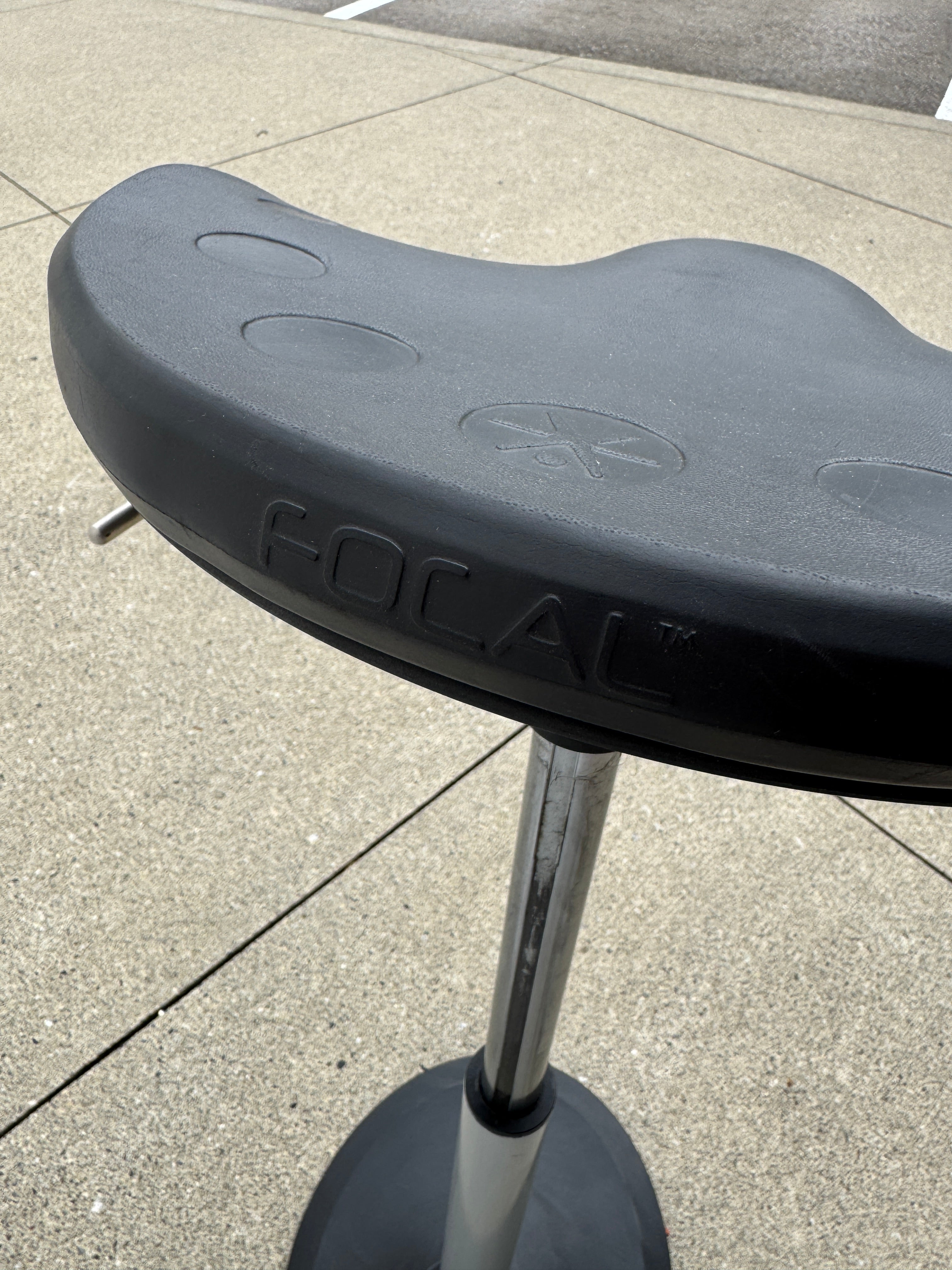Focal Upright Pivot Active Standing Stool