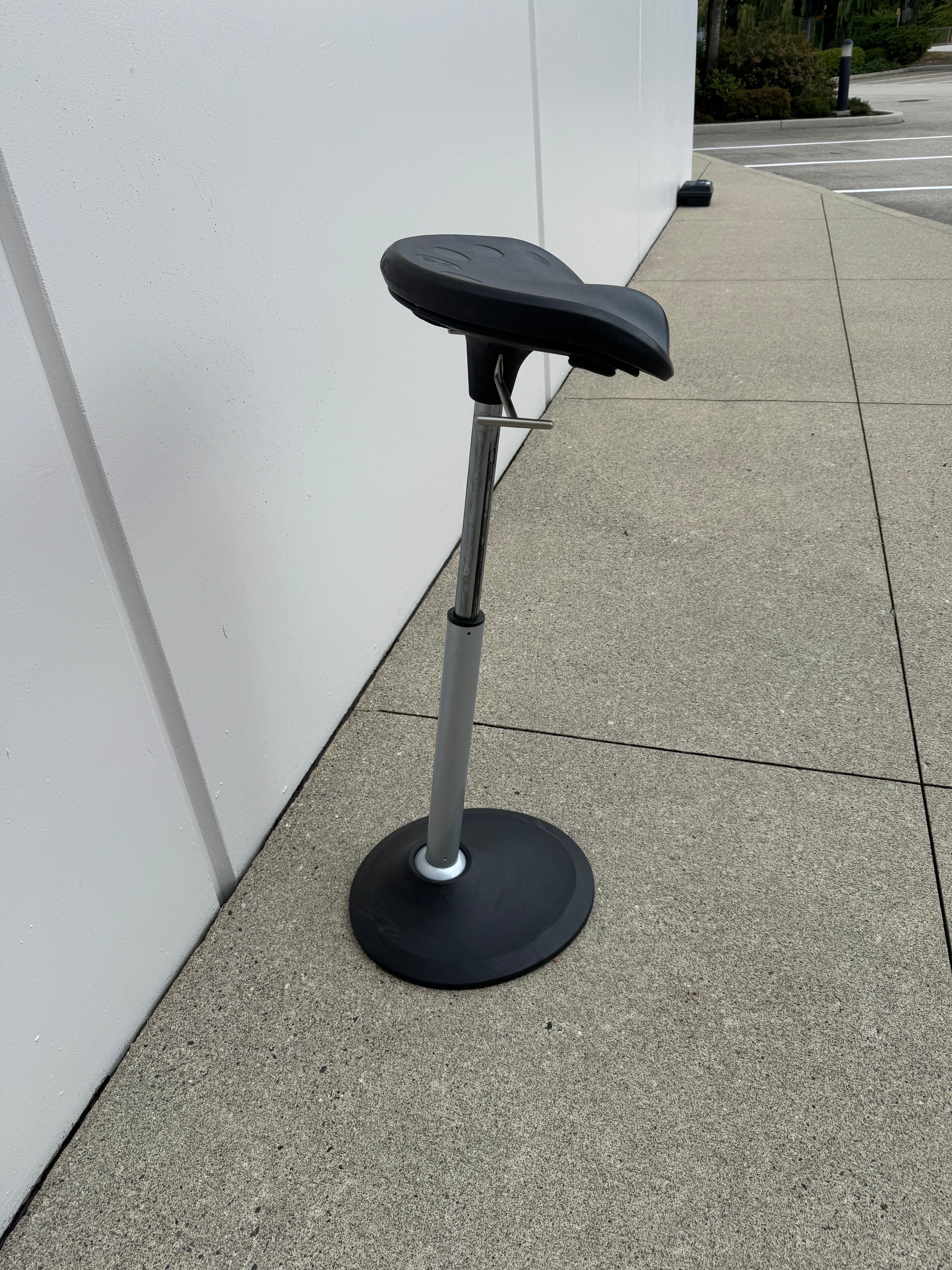 Focal Upright Pivot Active Standing Stool