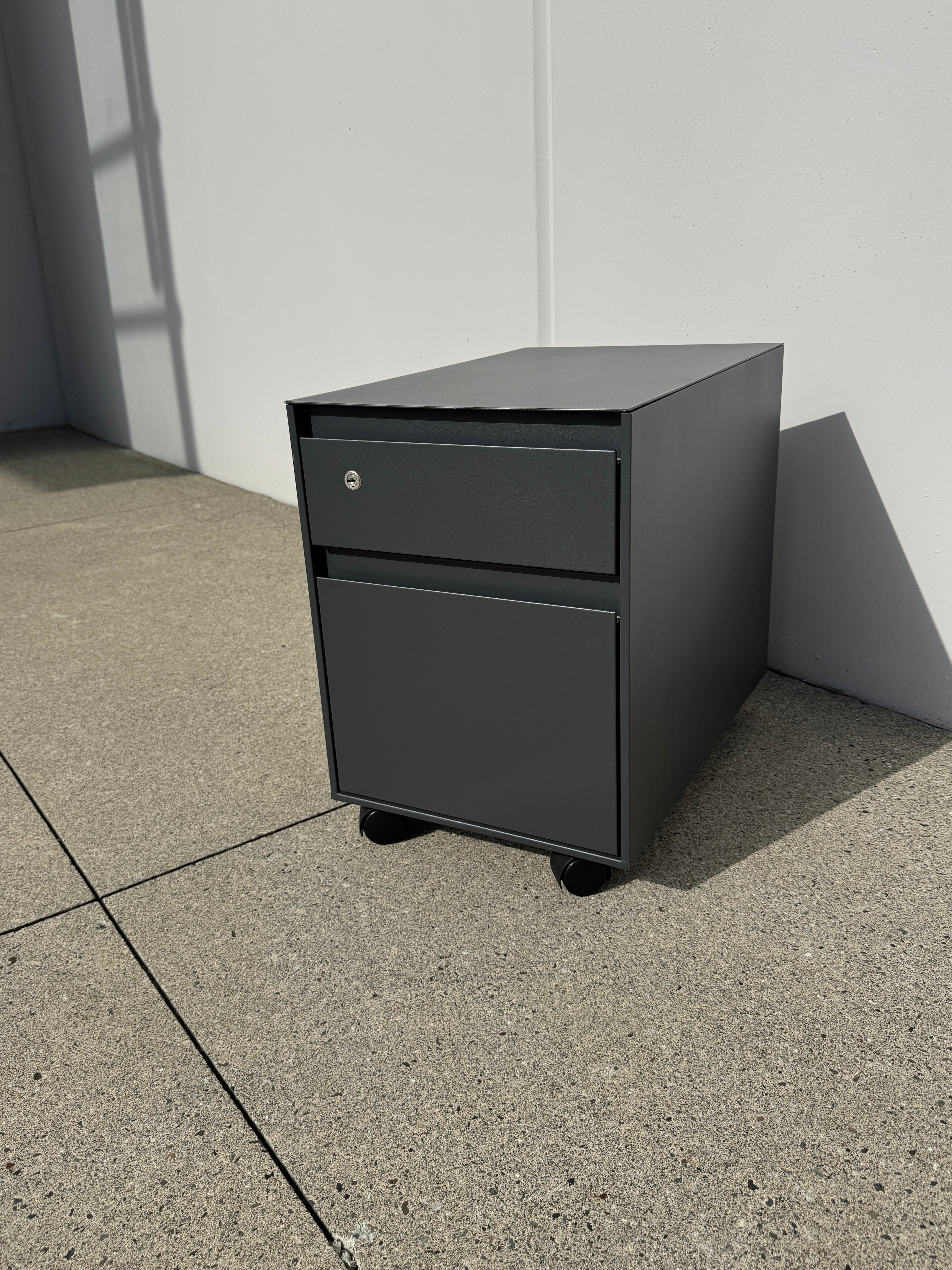 Steelcase 2-Drawer Locking Mobile Pedestal