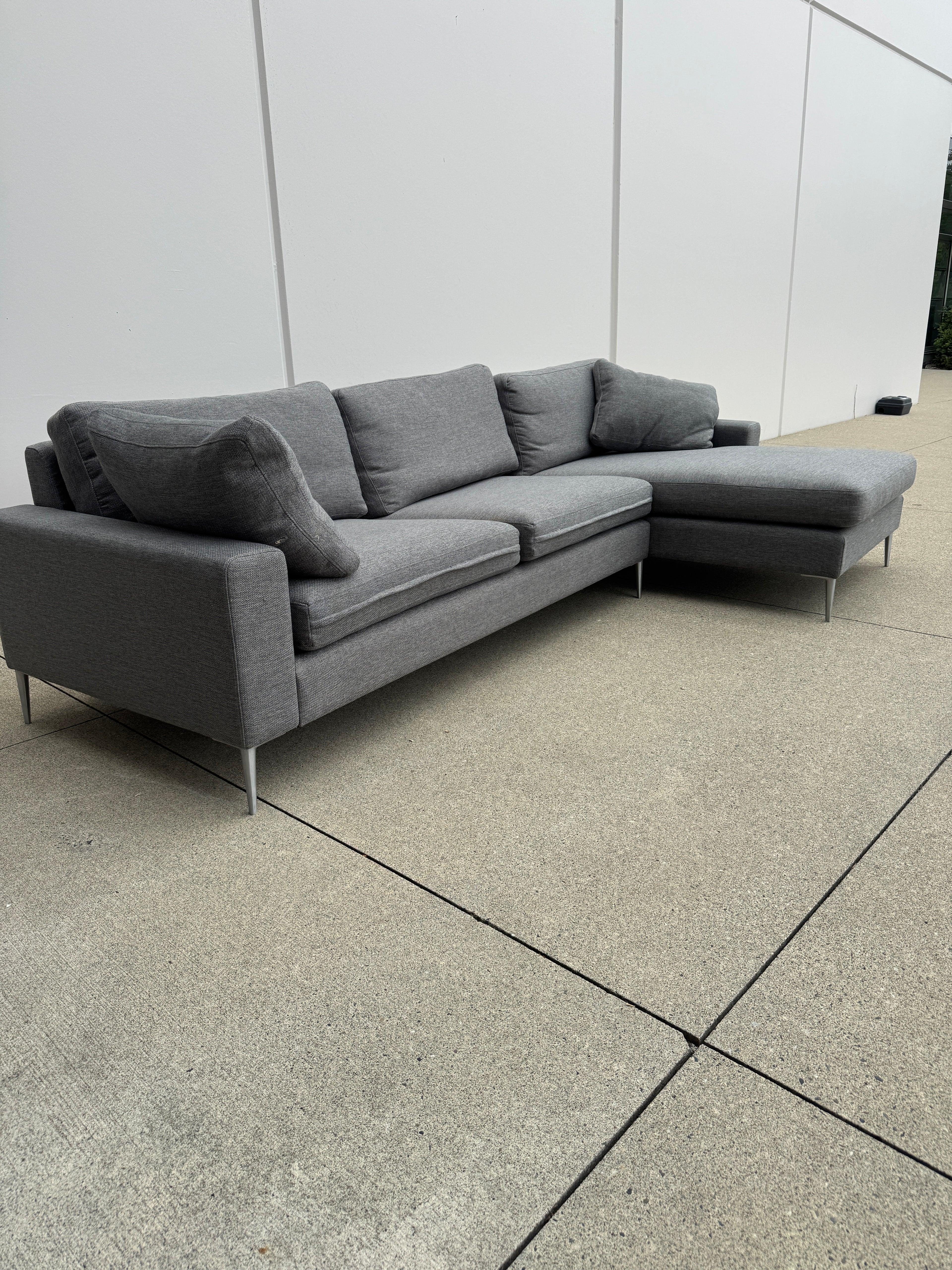 Article Burrard Right-Hand Sectional Couch