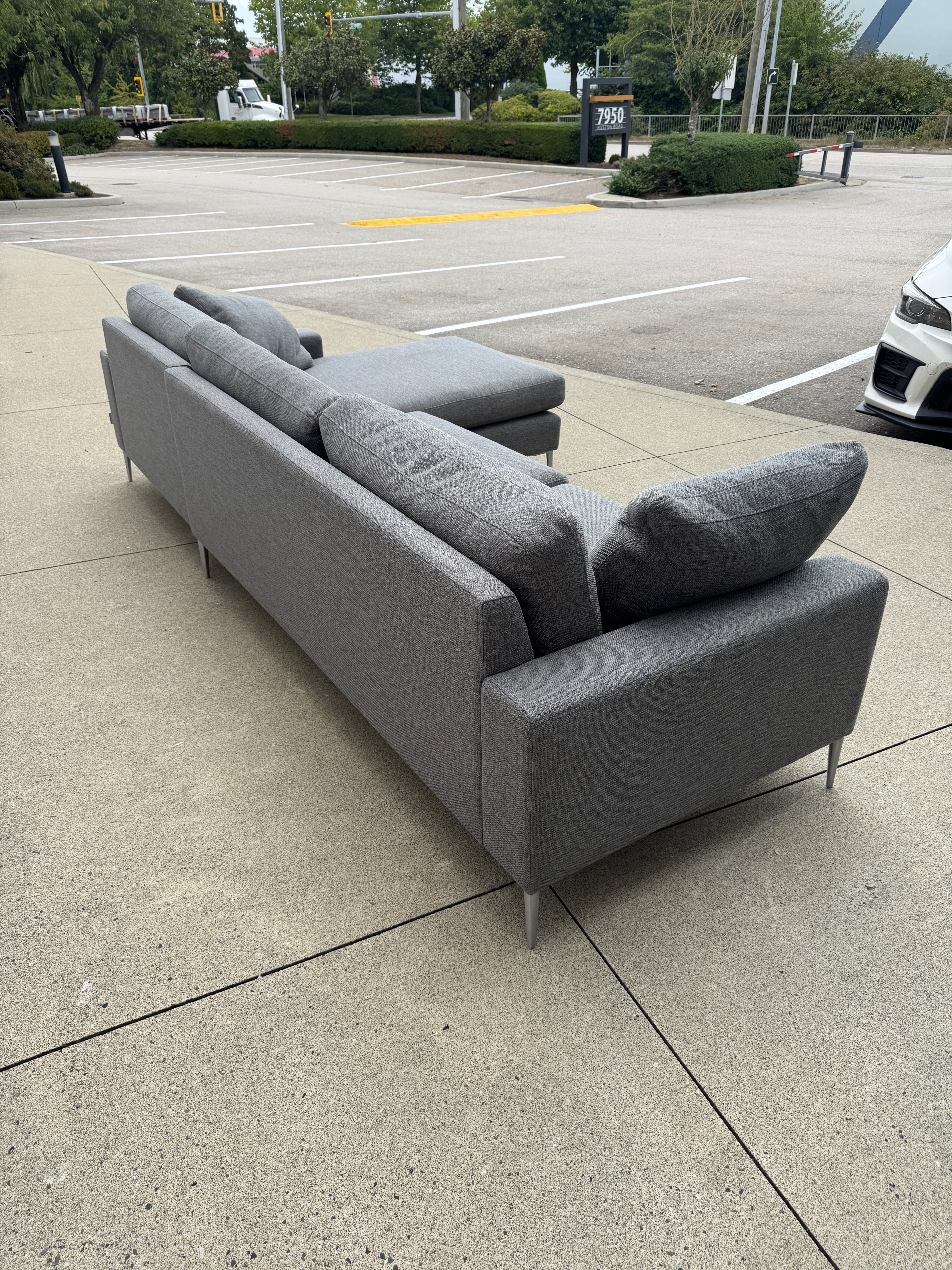 Article Burrard Right-Hand Sectional Couch
