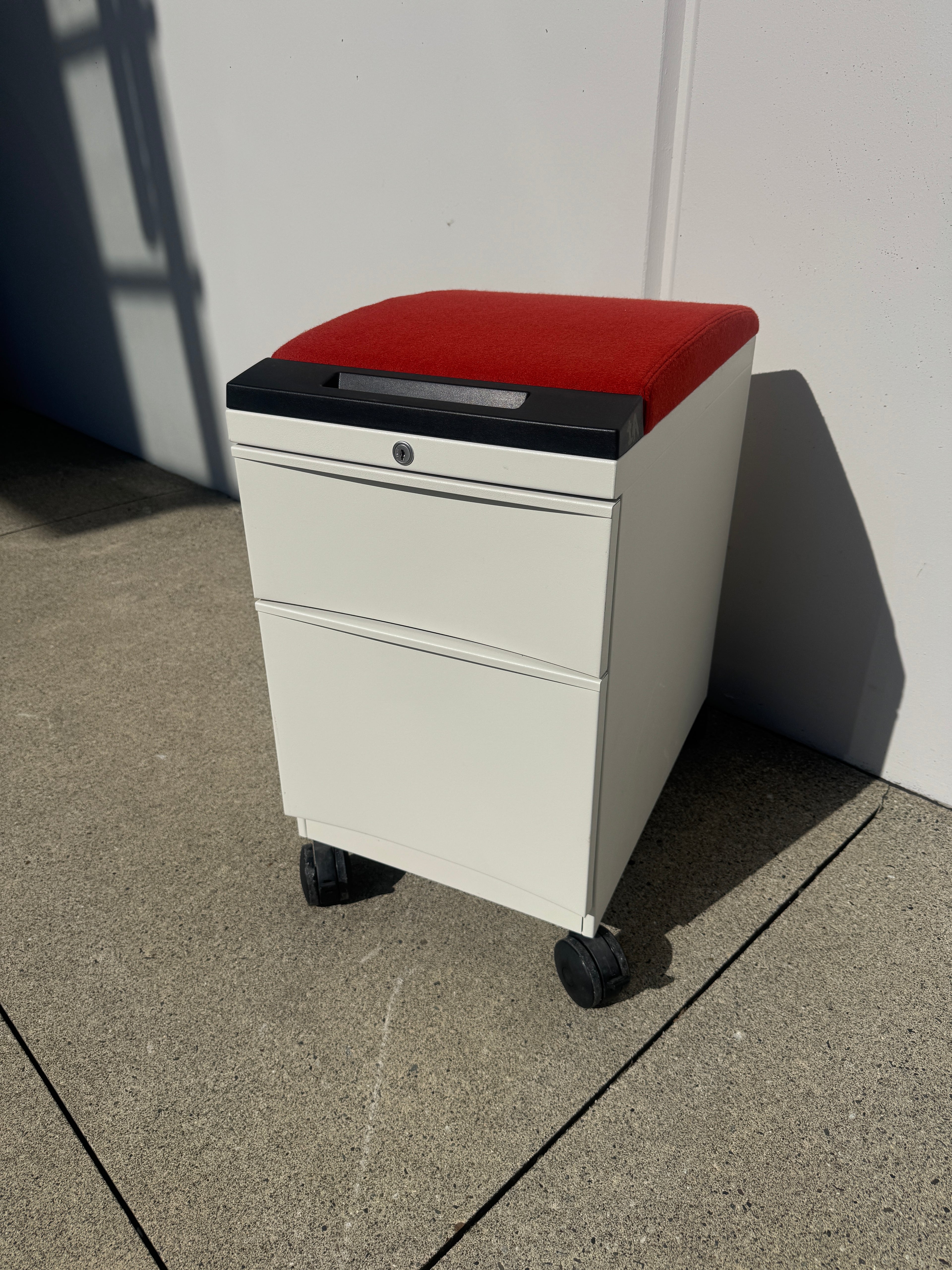 Teknion 2-Drawer Mobile Pedestal – Locking with Cushion Top