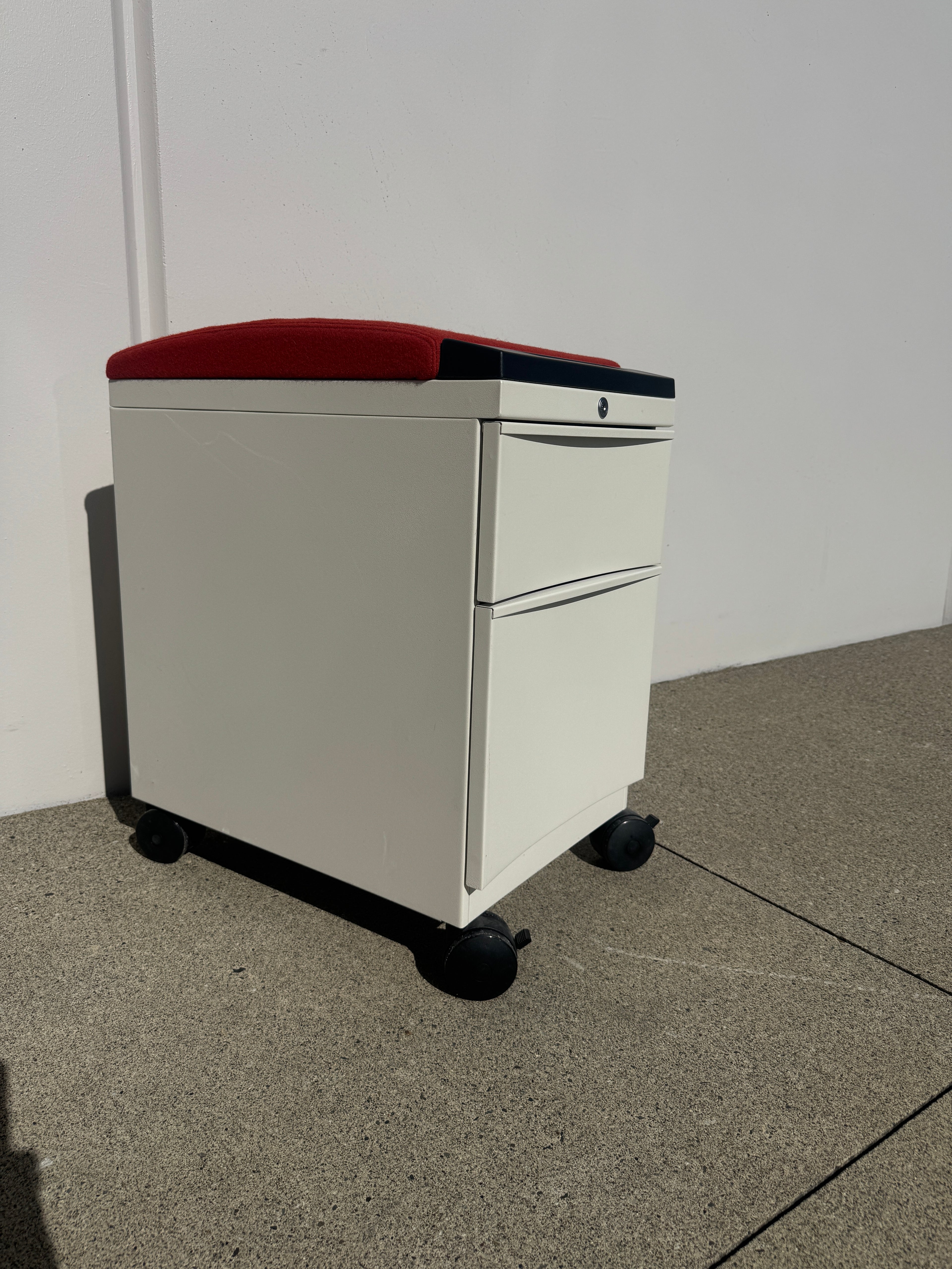 Teknion 2-Drawer Mobile Pedestal – Locking with Cushion Top