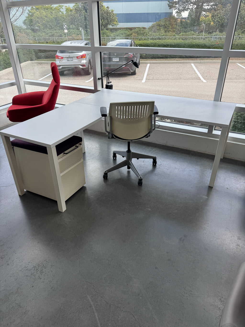 Maxon 6' x 6' L-Shaped Office Desk – Modern White
