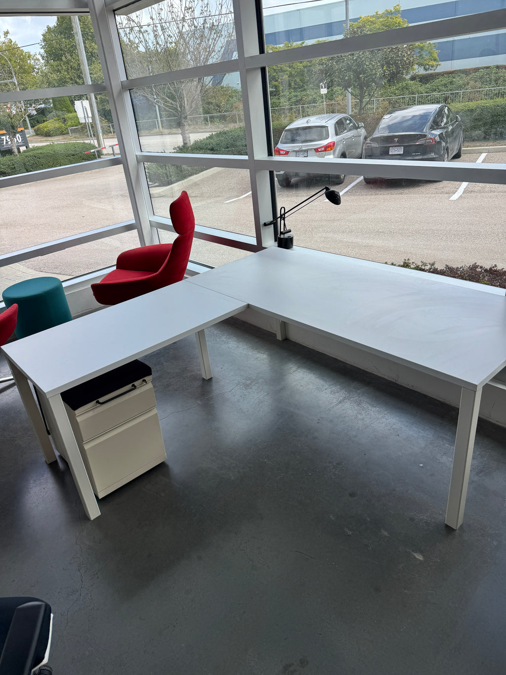 Maxon 6' x 6' L-Shaped Office Desk – Modern White