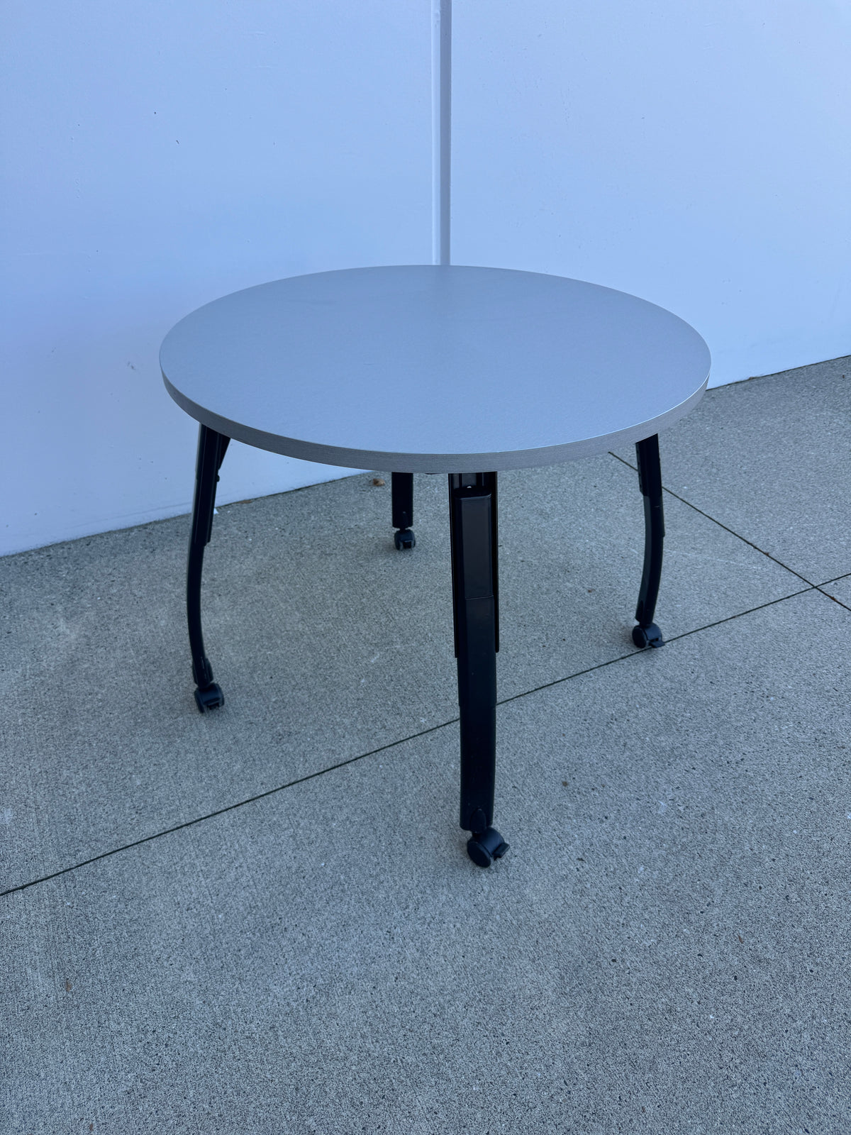 Teknion 36” Round Rolling Table