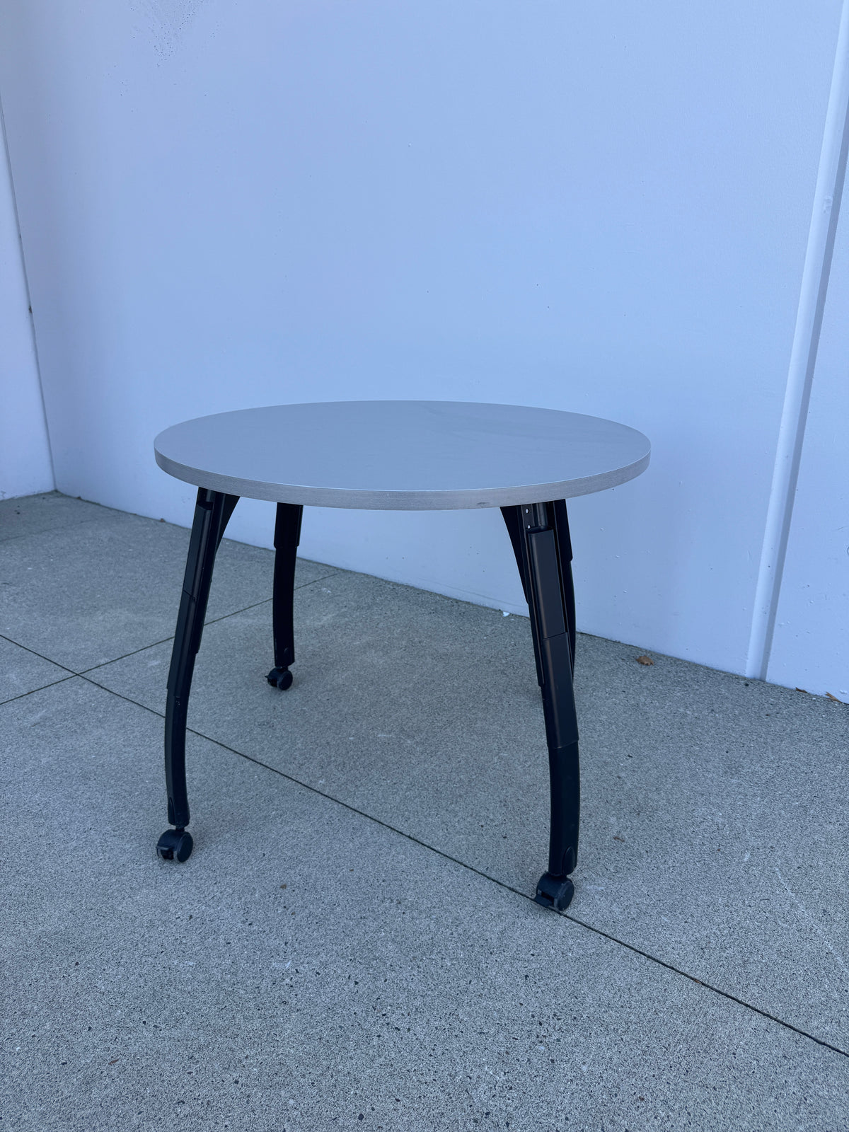 Teknion 36” Round Rolling Table
