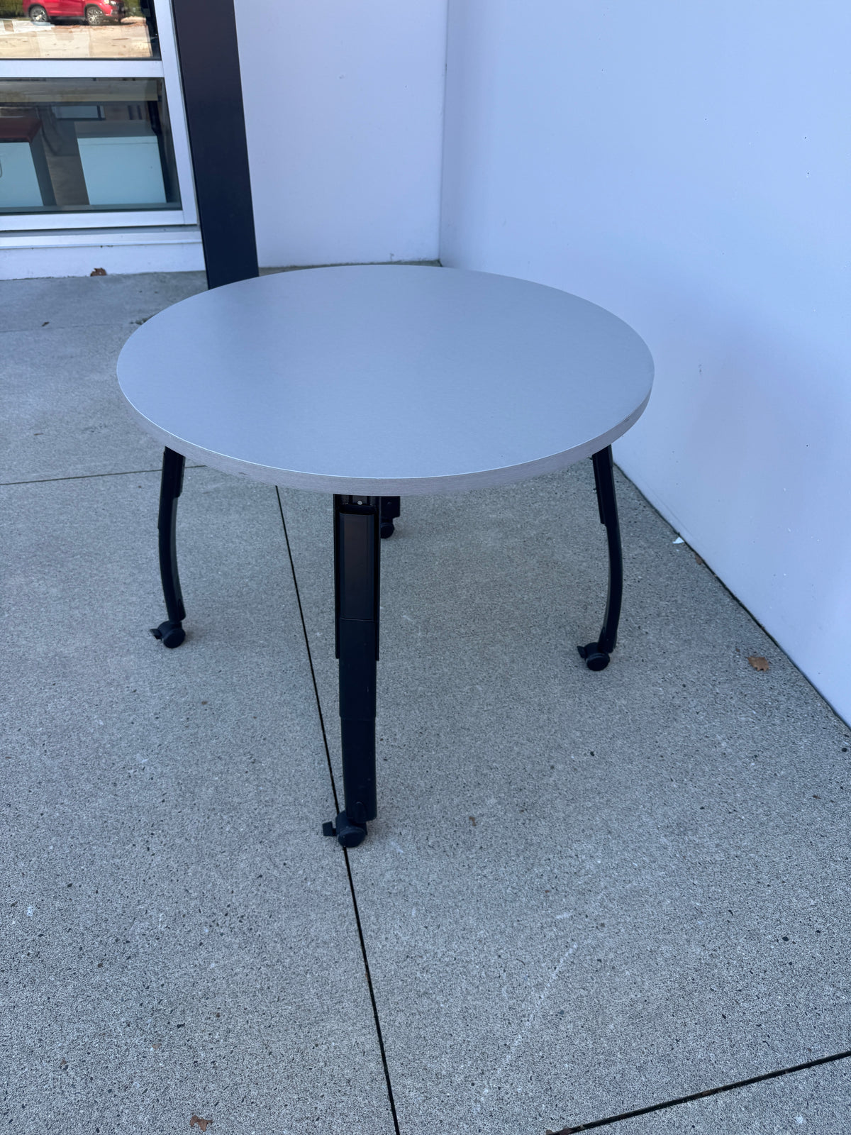 Teknion 36” Round Rolling Table