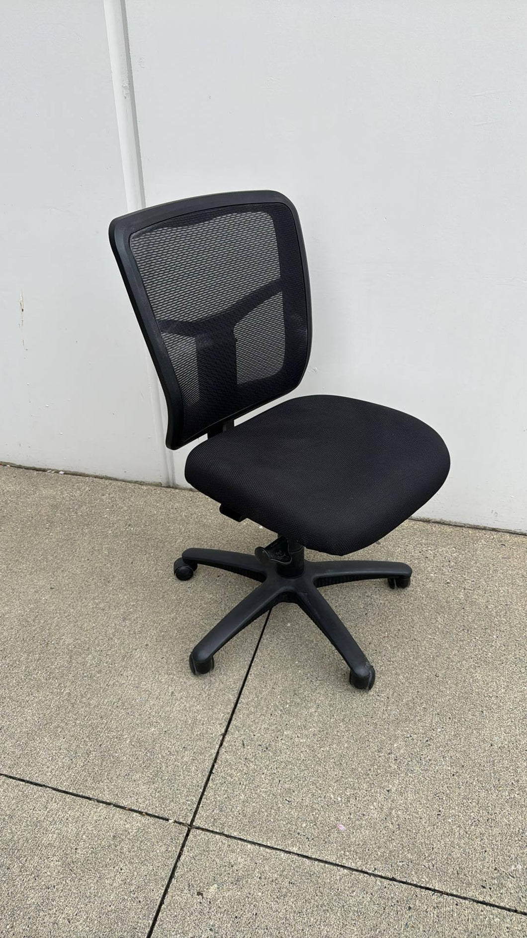 Used Armless Cool Mesh Chair