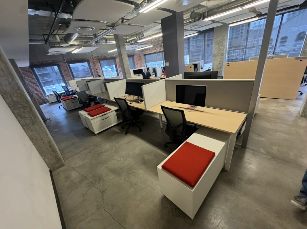 Teknion District Back-to-Back Workstation Pod - 12-Person