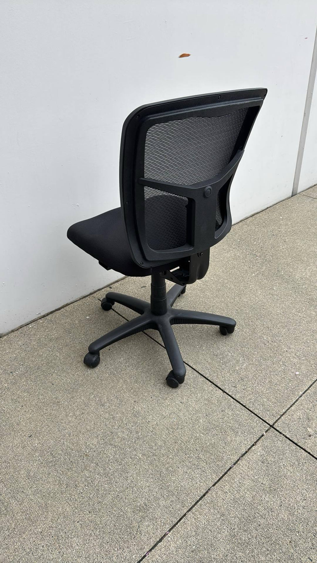 Armless Cool Mesh Chair