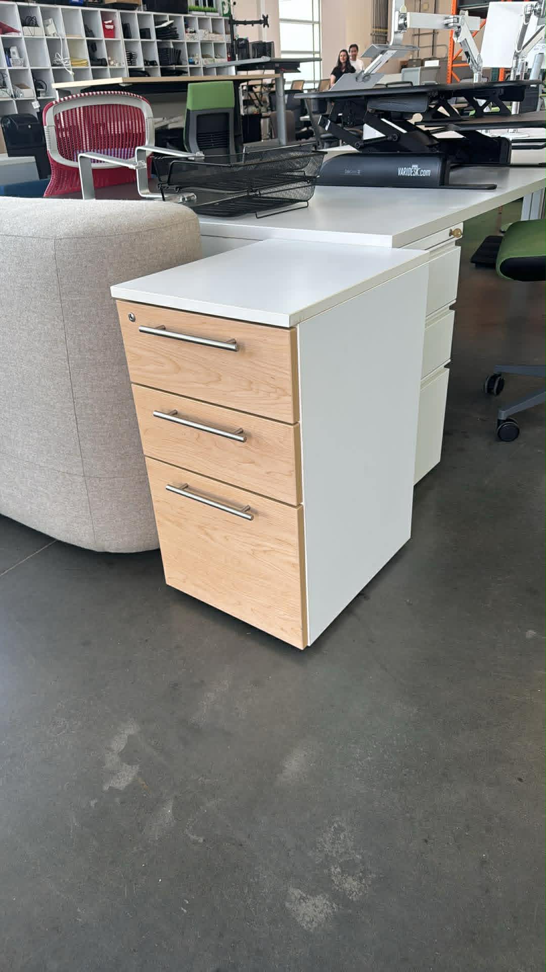 3-Drawer Mobile Pedestal – White / Maple