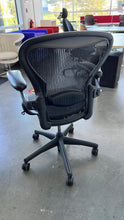 Load image into Gallery viewer, Used Herman Miller Aeron Size B
